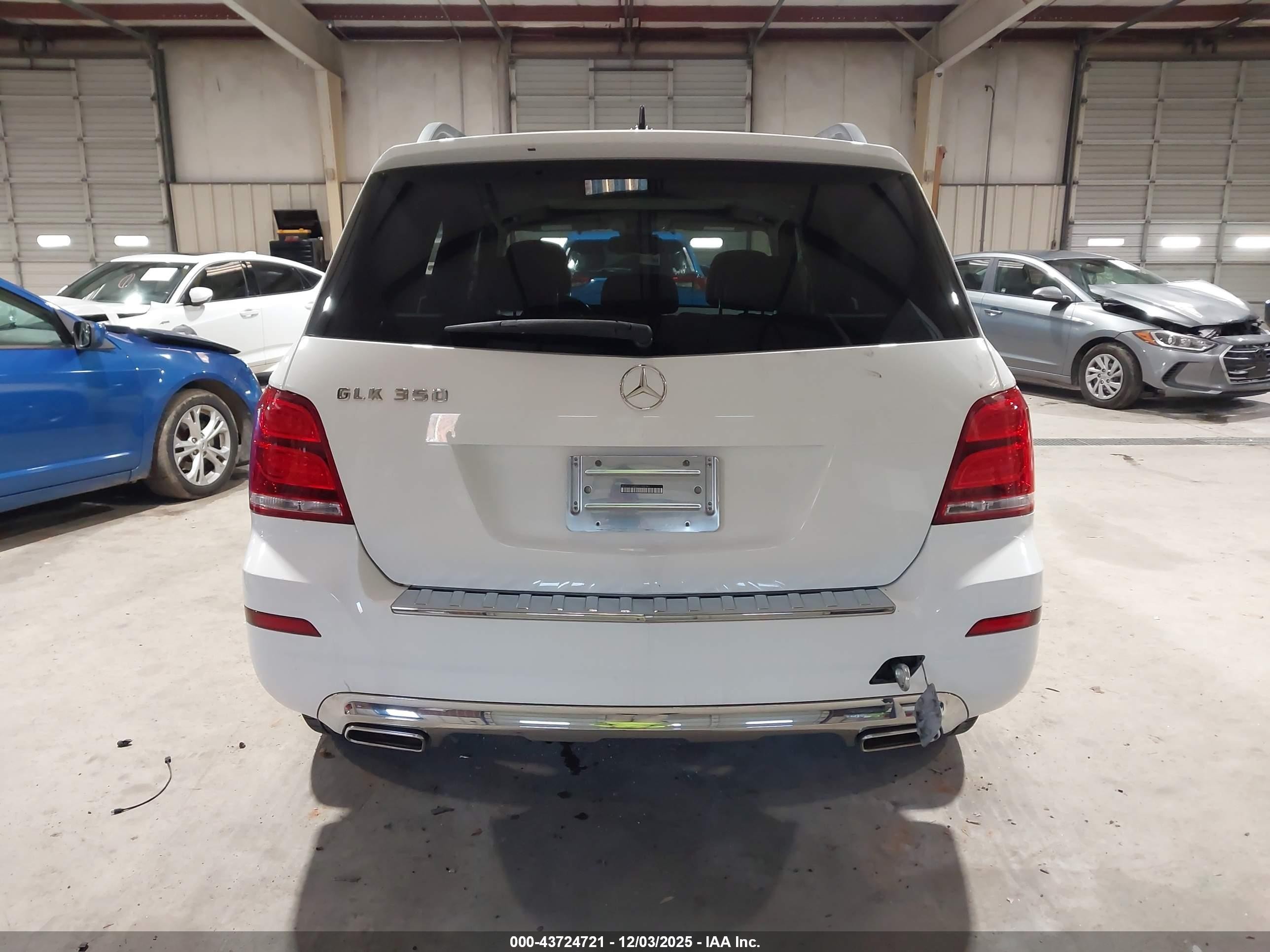 2013 Mercedes-benz Glk 350   White vin: WDCGG5HB2DG102341