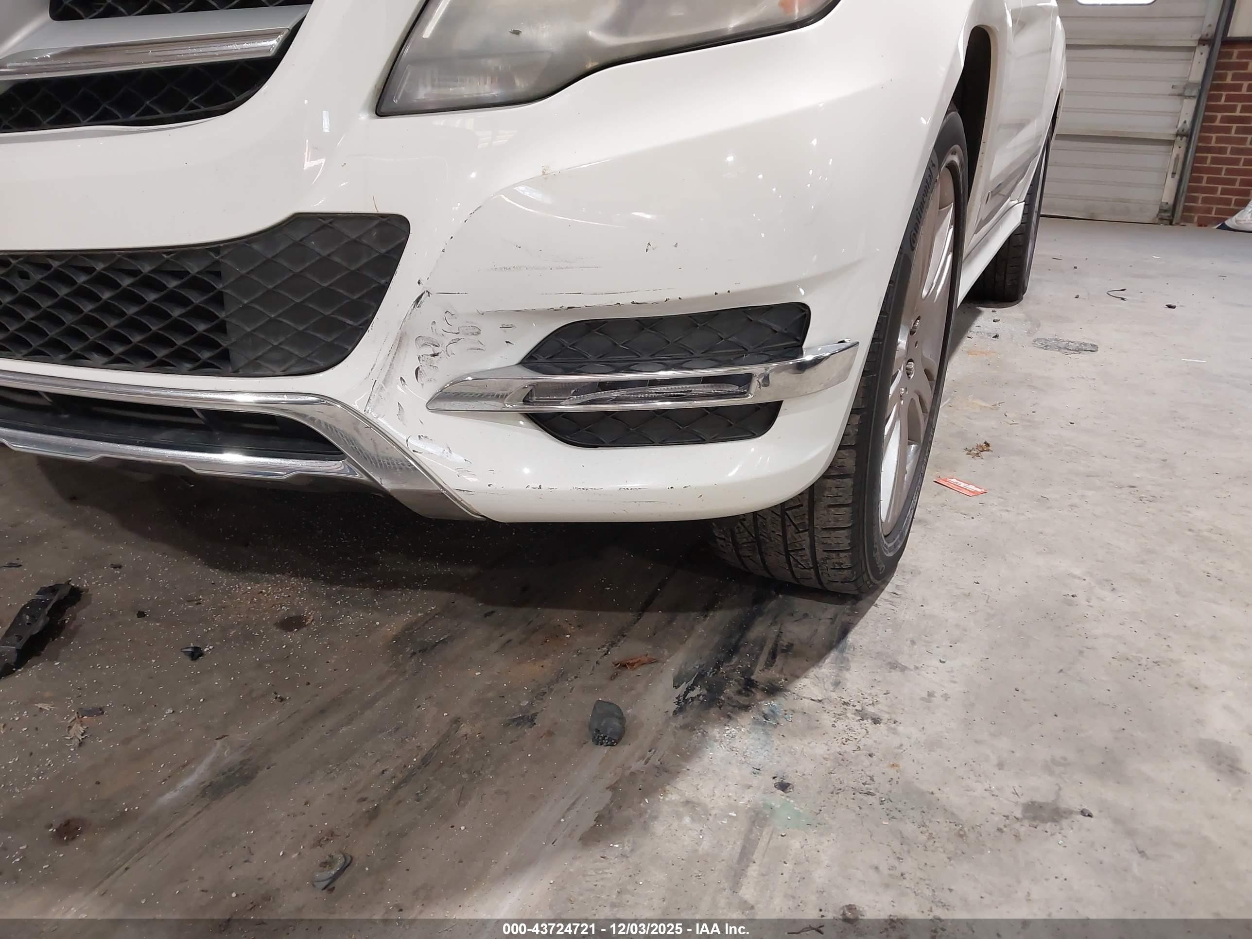 2013 Mercedes-benz Glk 350   White vin: WDCGG5HB2DG102341