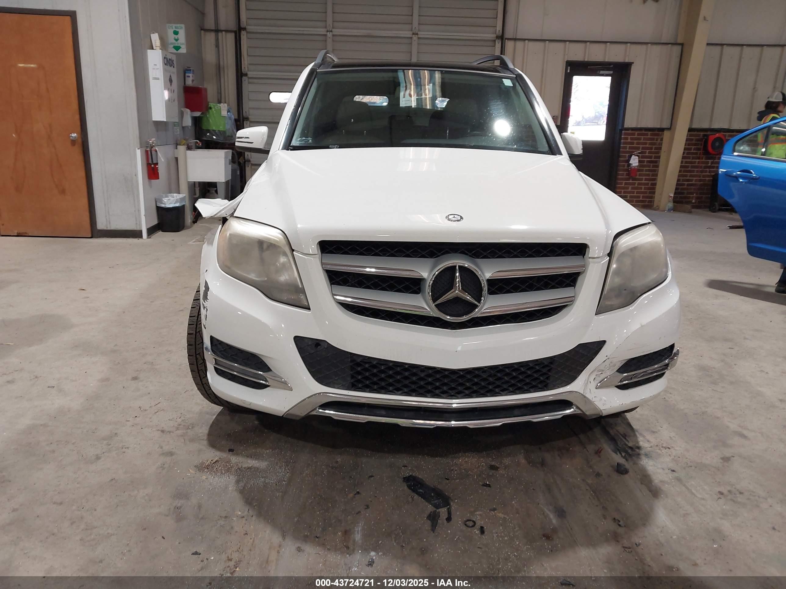 2013 Mercedes-benz Glk 350   White vin: WDCGG5HB2DG102341