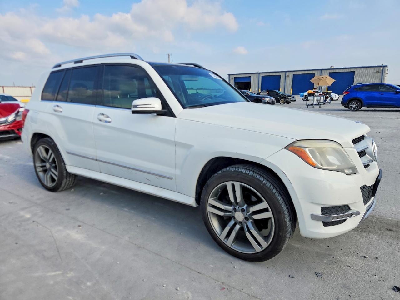 2014 Mercedes-benz Glk 350 White vin: WDCGG5HB2EG190812