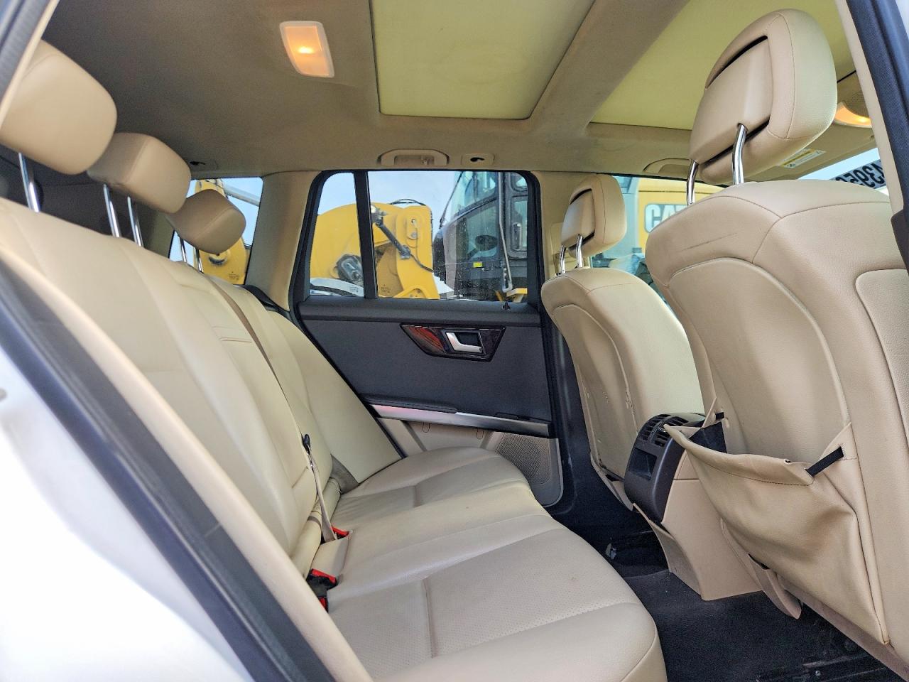 2014 Mercedes-benz Glk 350 White vin: WDCGG5HB2EG190812