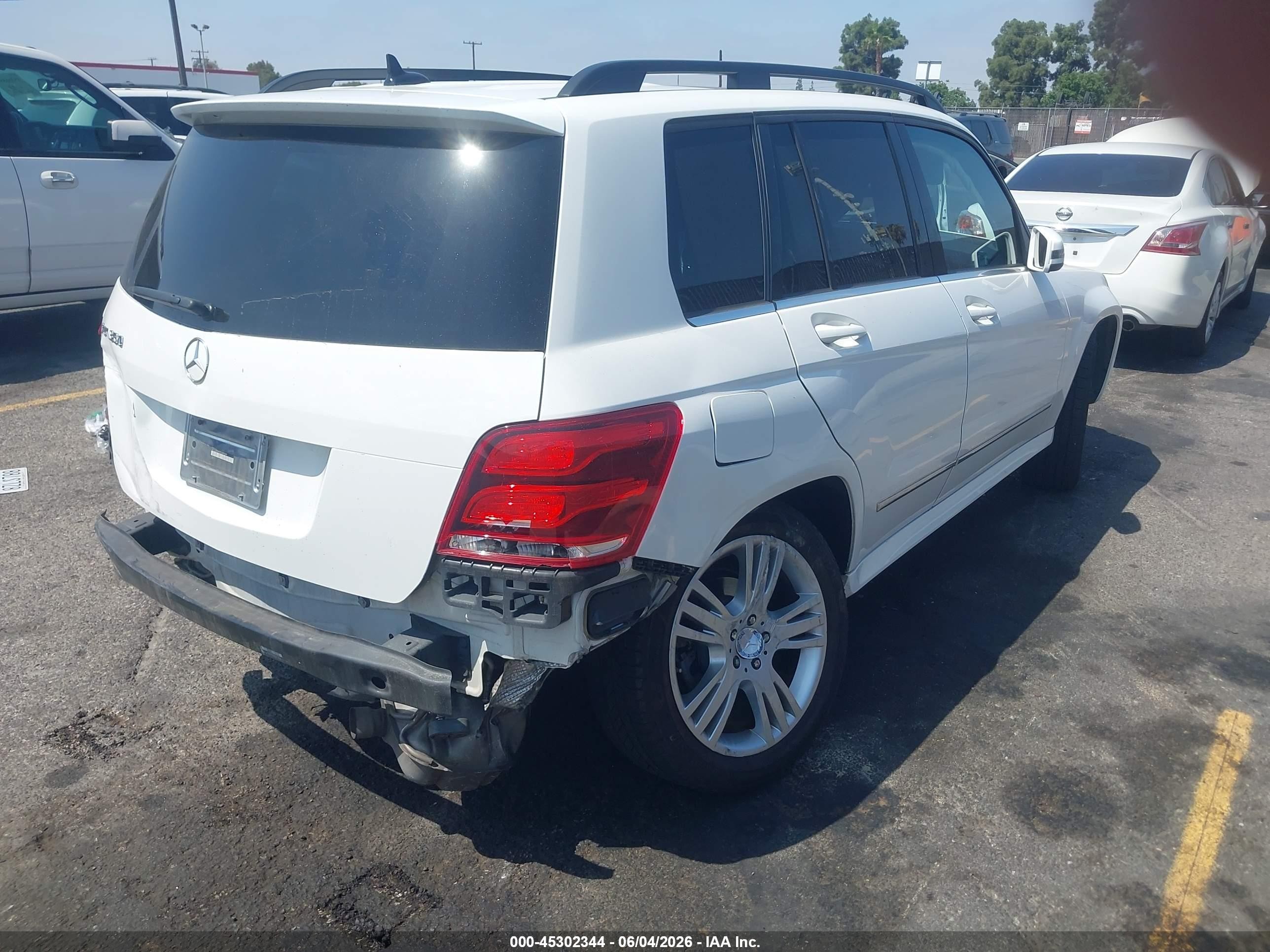 2014 Mercedes-benz Glk 350   White vin: WDCGG5HB2EG289369