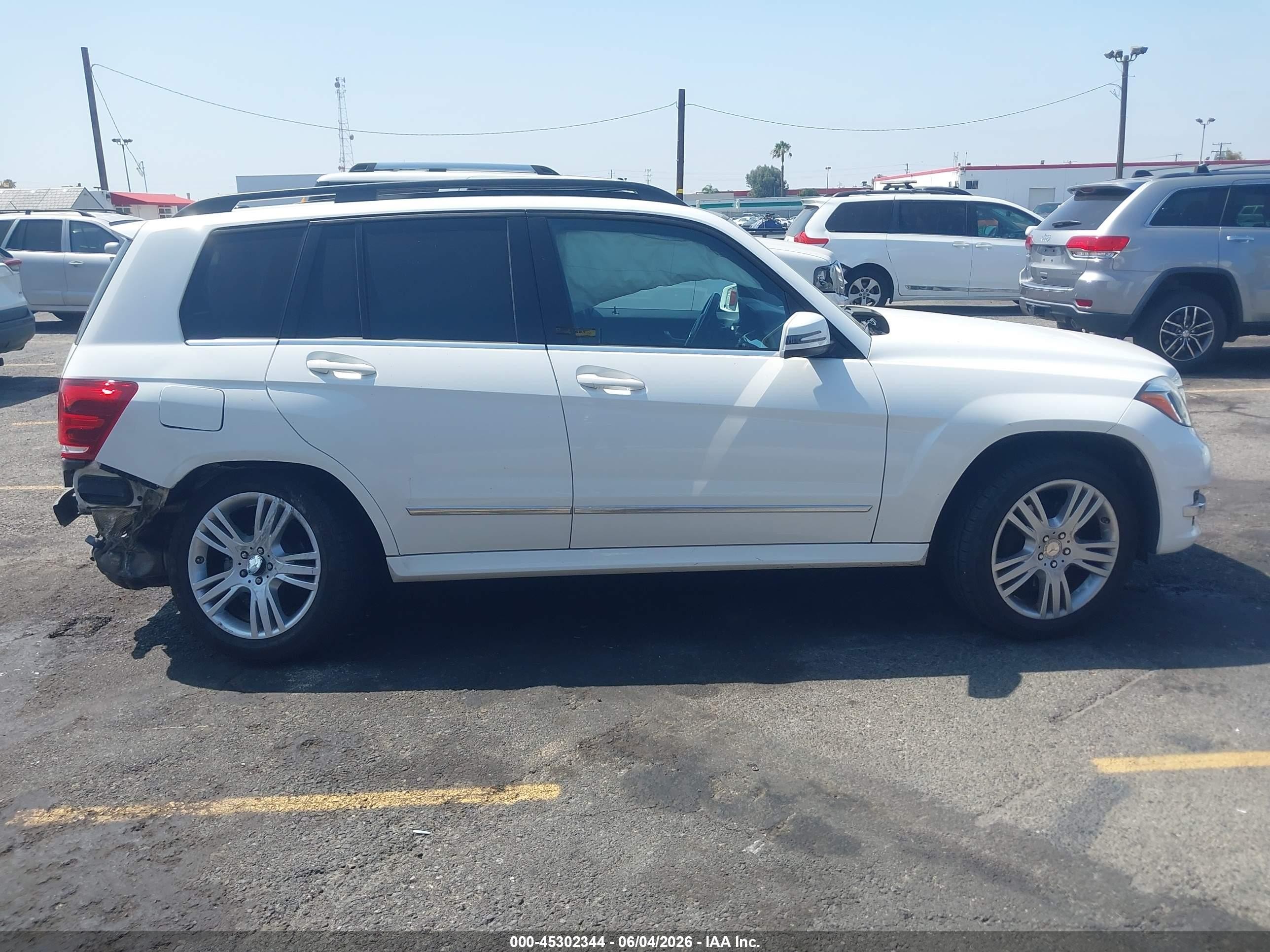 2014 Mercedes-benz Glk 350   White vin: WDCGG5HB2EG289369