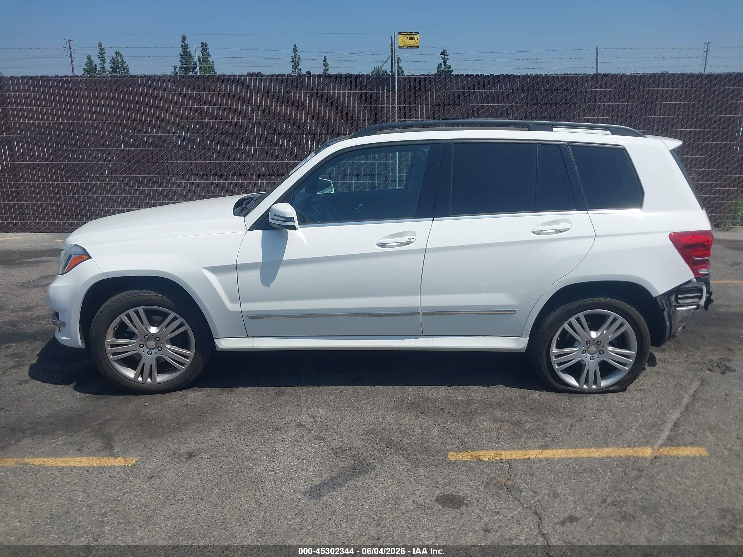 2014 Mercedes-benz Glk 350   White vin: WDCGG5HB2EG289369