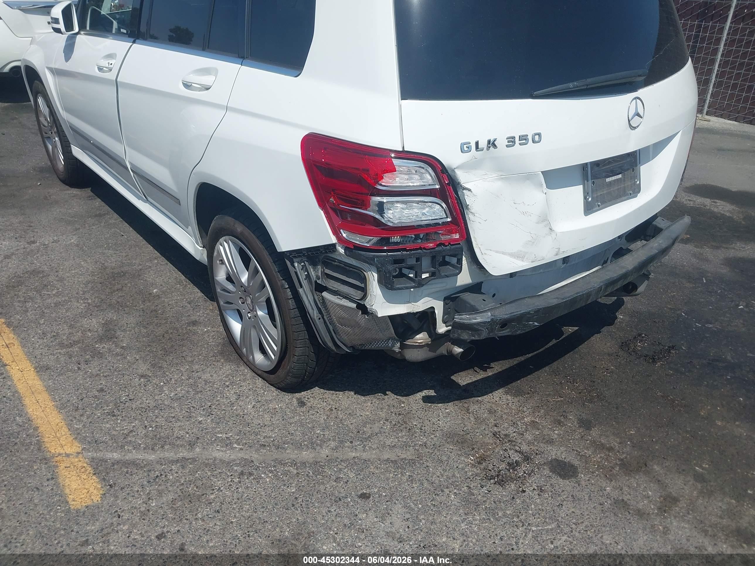 2014 Mercedes-benz Glk 350   White vin: WDCGG5HB2EG289369