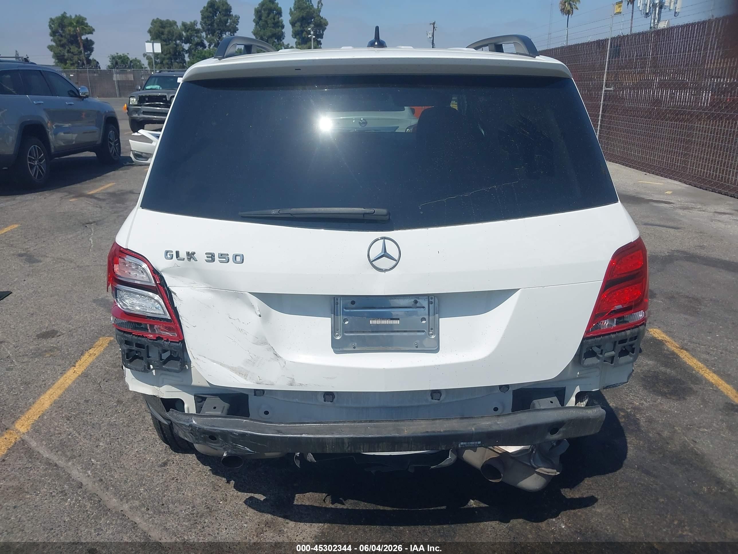 2014 Mercedes-benz Glk 350   White vin: WDCGG5HB2EG289369