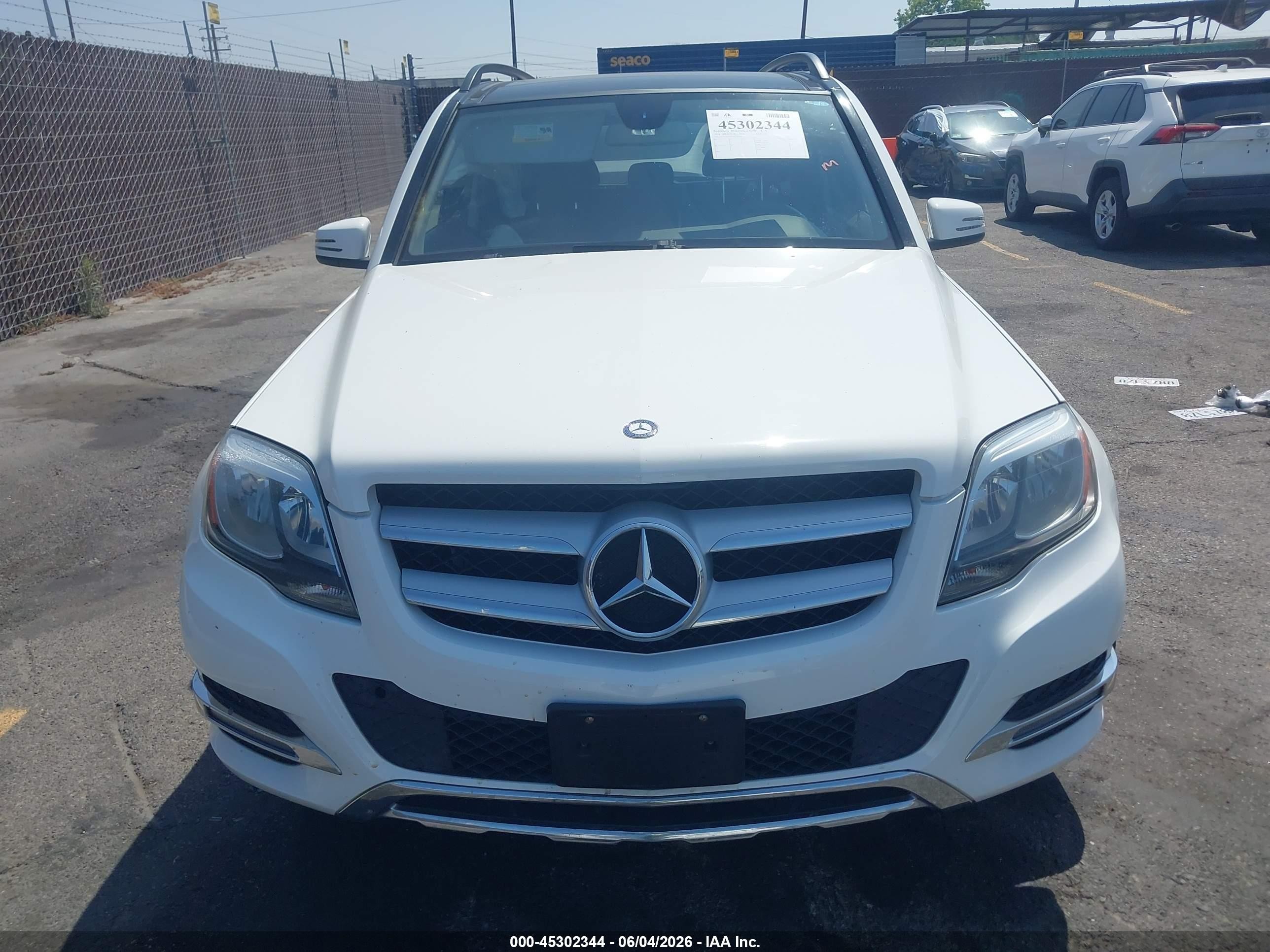 2014 Mercedes-benz Glk 350   White vin: WDCGG5HB2EG289369