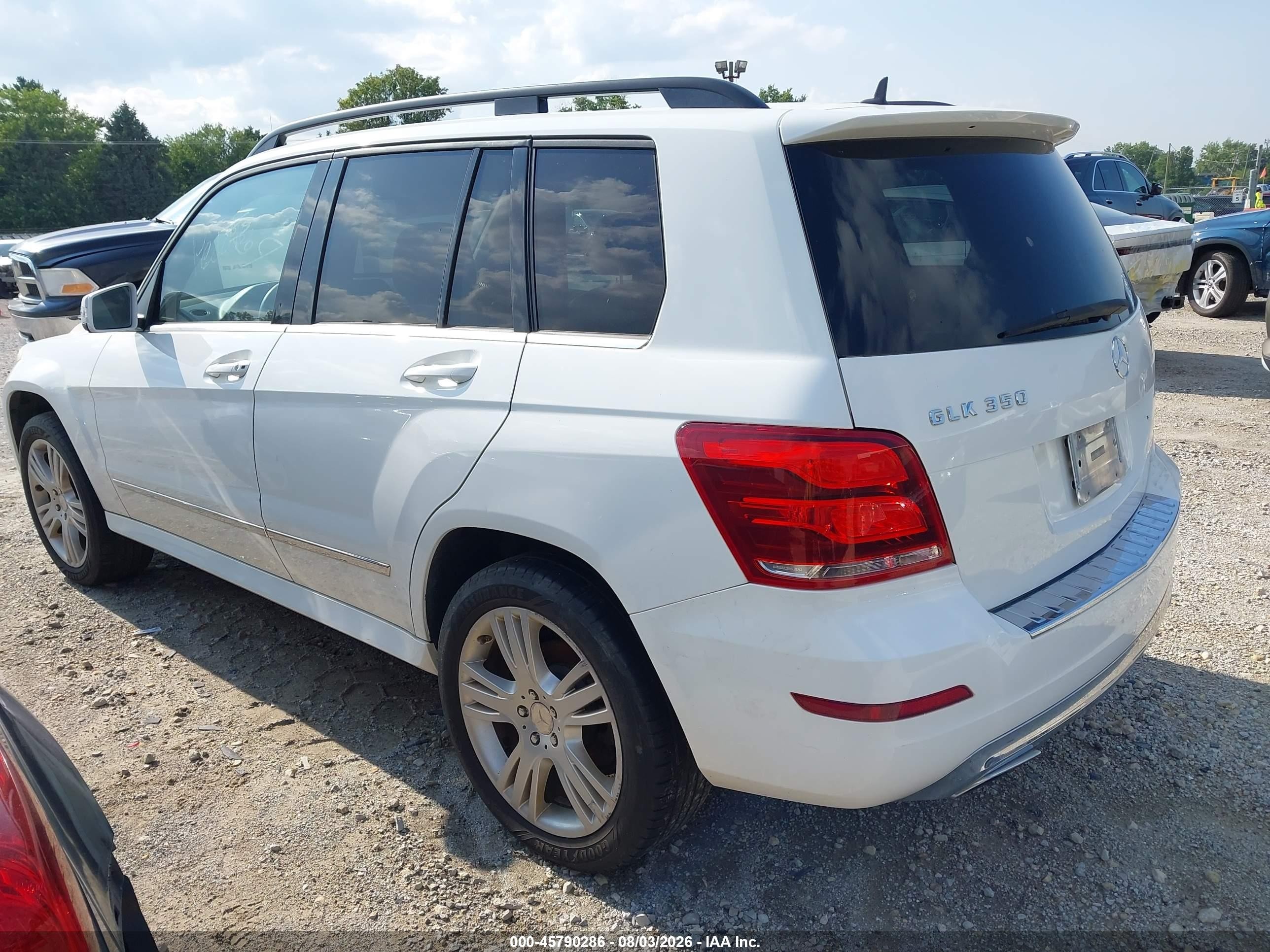 2014 Mercedes-benz Glk 350   White vin: WDCGG5HB3EG274136