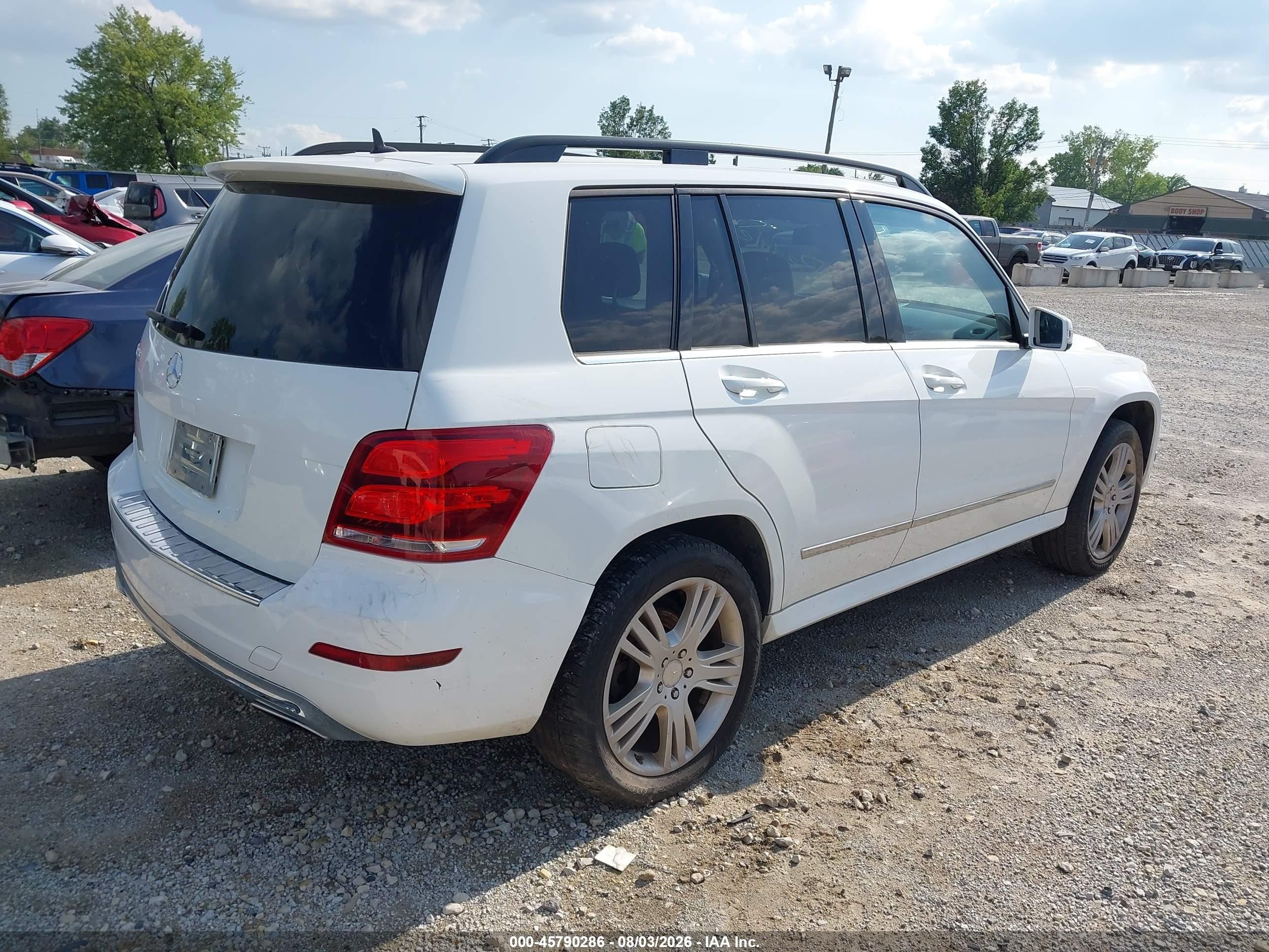 2014 Mercedes-benz Glk 350   White vin: WDCGG5HB3EG274136