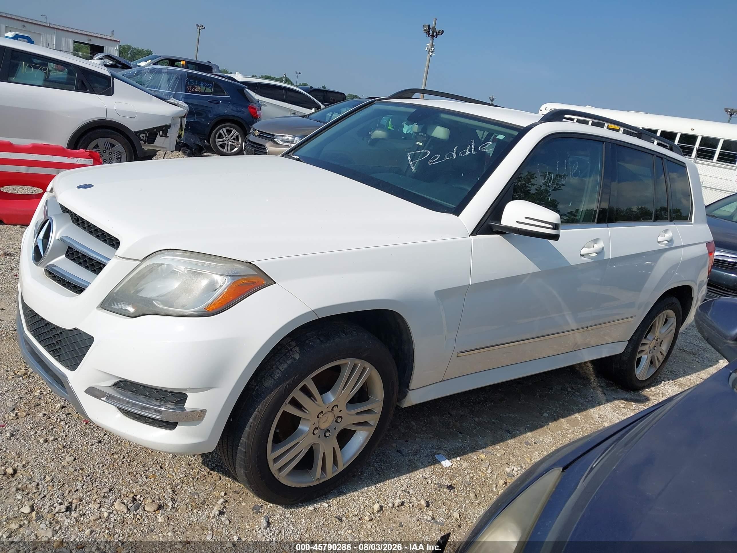 2014 Mercedes-benz Glk 350   White vin: WDCGG5HB3EG274136