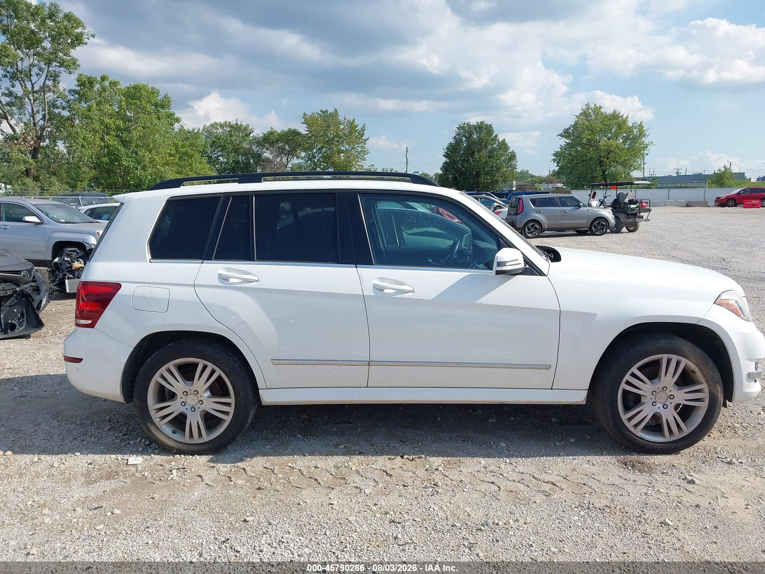 2014 Mercedes-benz Glk 350   White vin: WDCGG5HB3EG274136