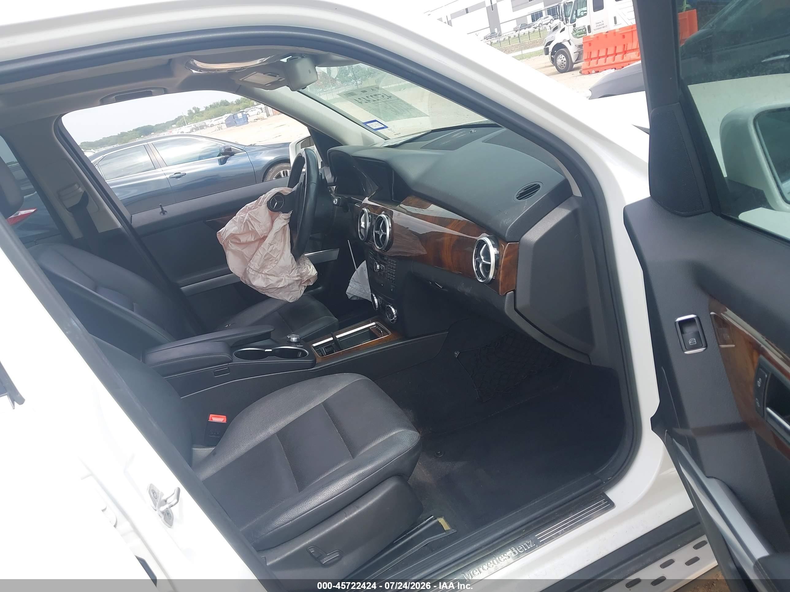 2015 Mercedes-benz Glk 350   White vin: WDCGG5HB3FG379258
