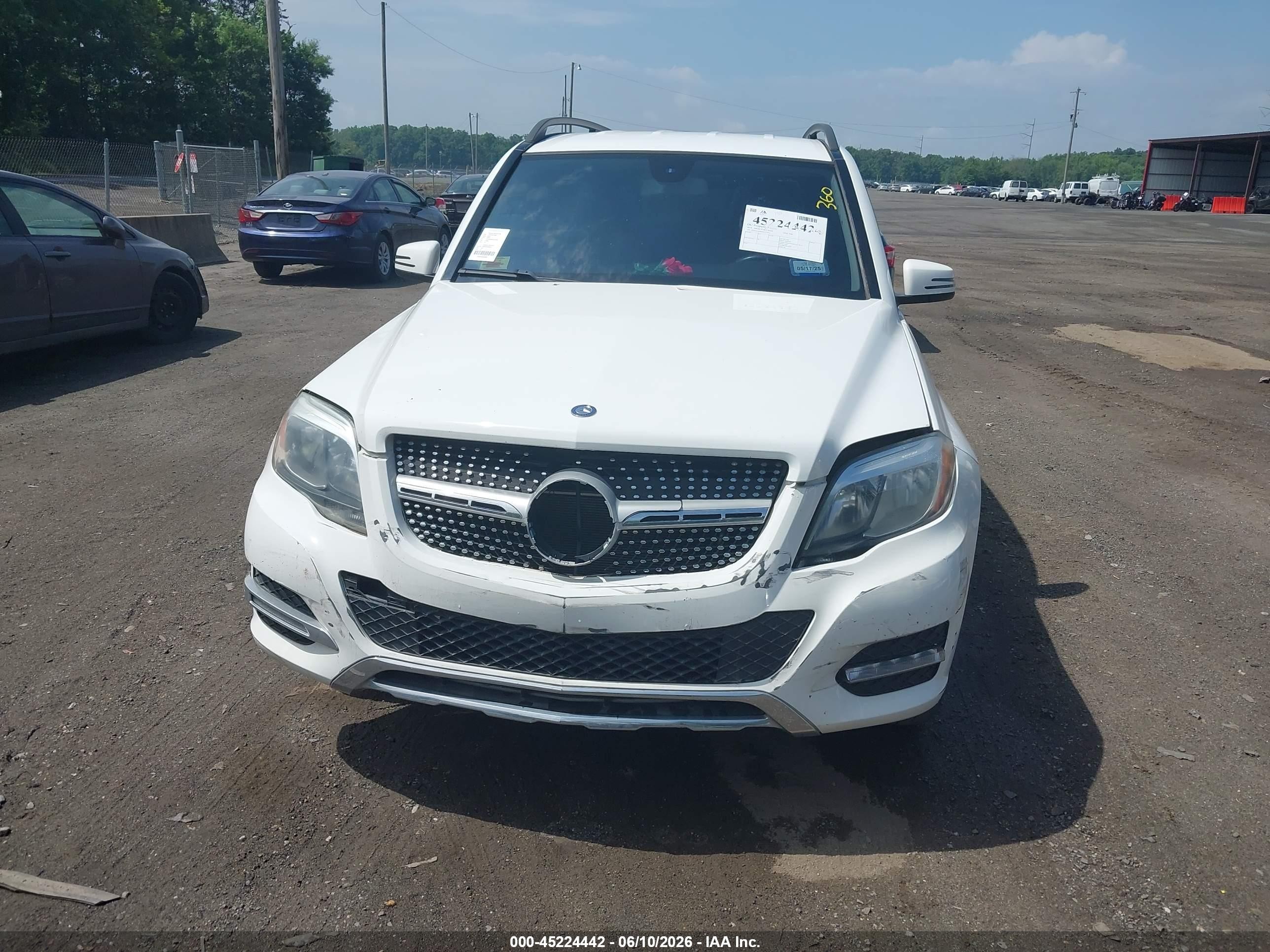 2014 Mercedes-benz Glk 350   White vin: WDCGG5HB4EG217950