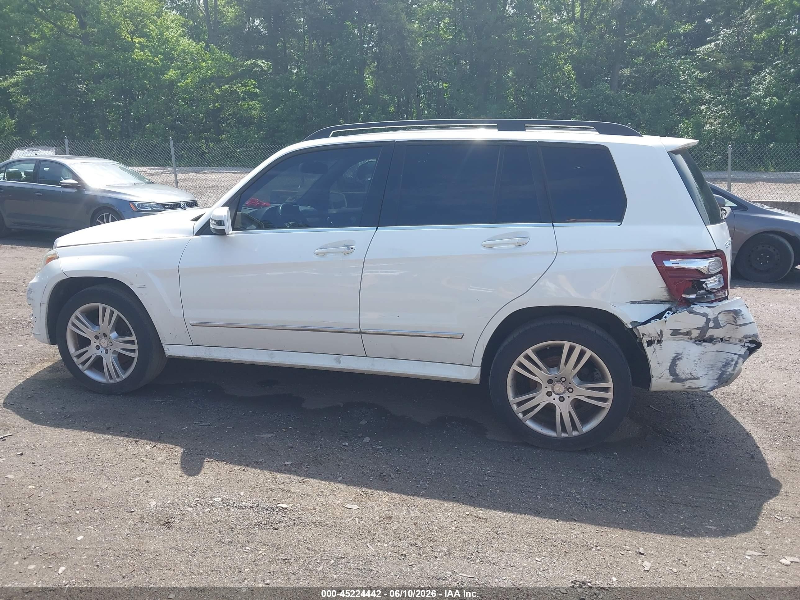 2014 Mercedes-benz Glk 350   White vin: WDCGG5HB4EG217950
