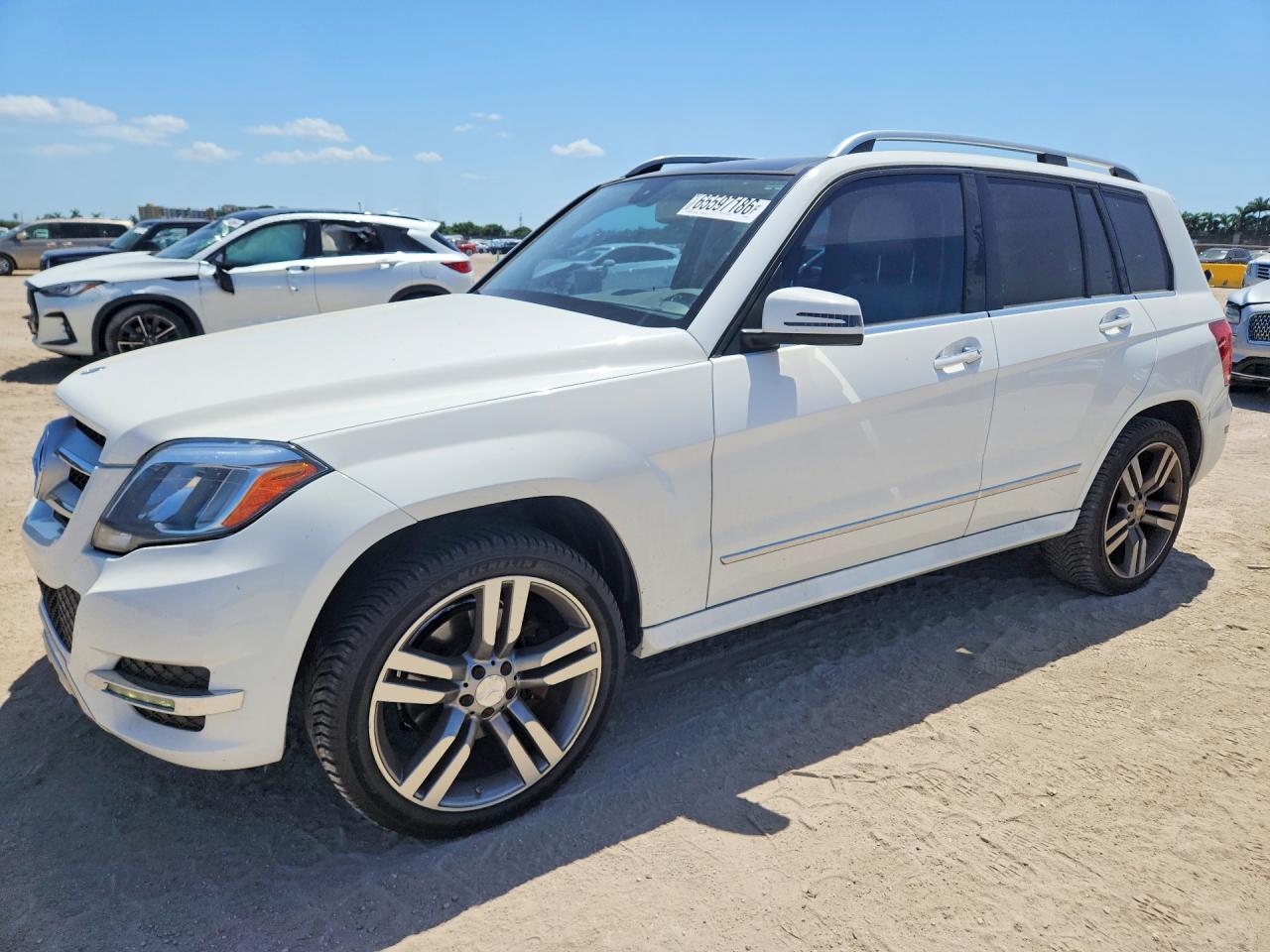2014 Mercedes-benz Glk 350 White vin: WDCGG5HB6EG206171