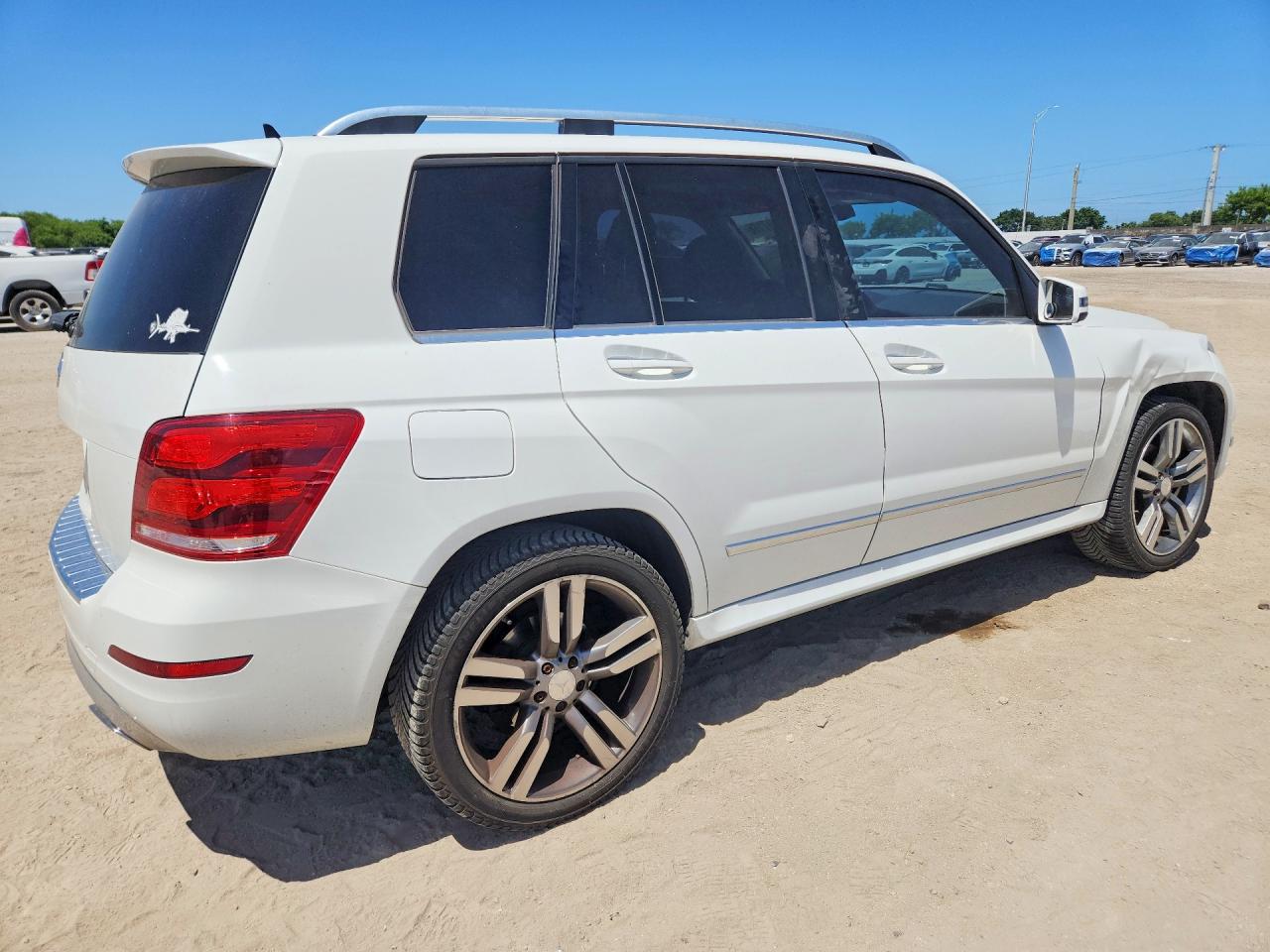2014 Mercedes-benz Glk 350 White vin: WDCGG5HB6EG206171