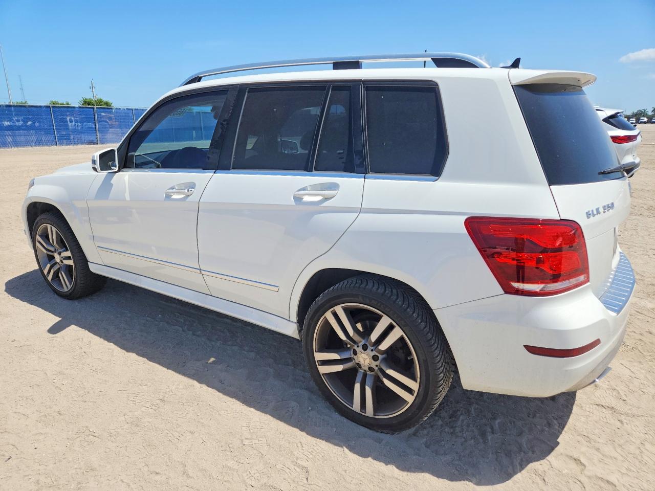 2014 Mercedes-benz Glk 350 White vin: WDCGG5HB6EG206171