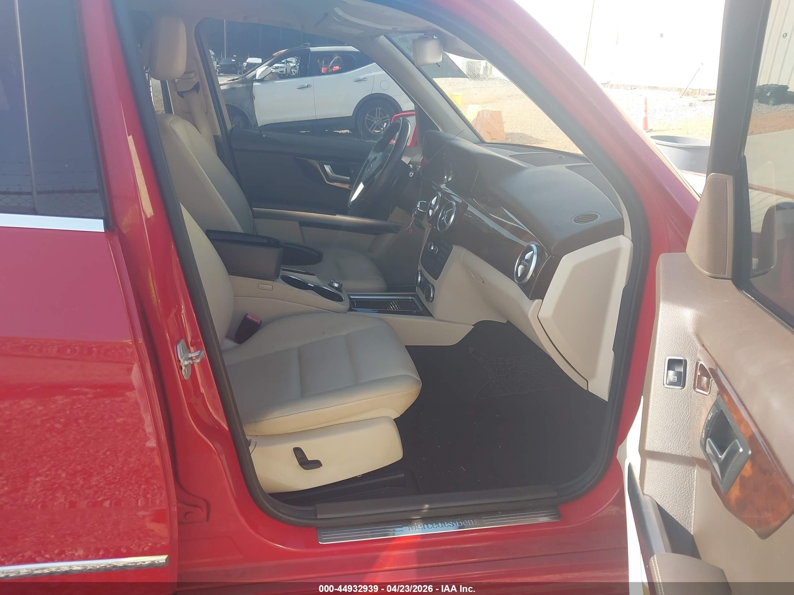 2014 Mercedes-benz Glk 350   Red vin: WDCGG5HB6EG316475
