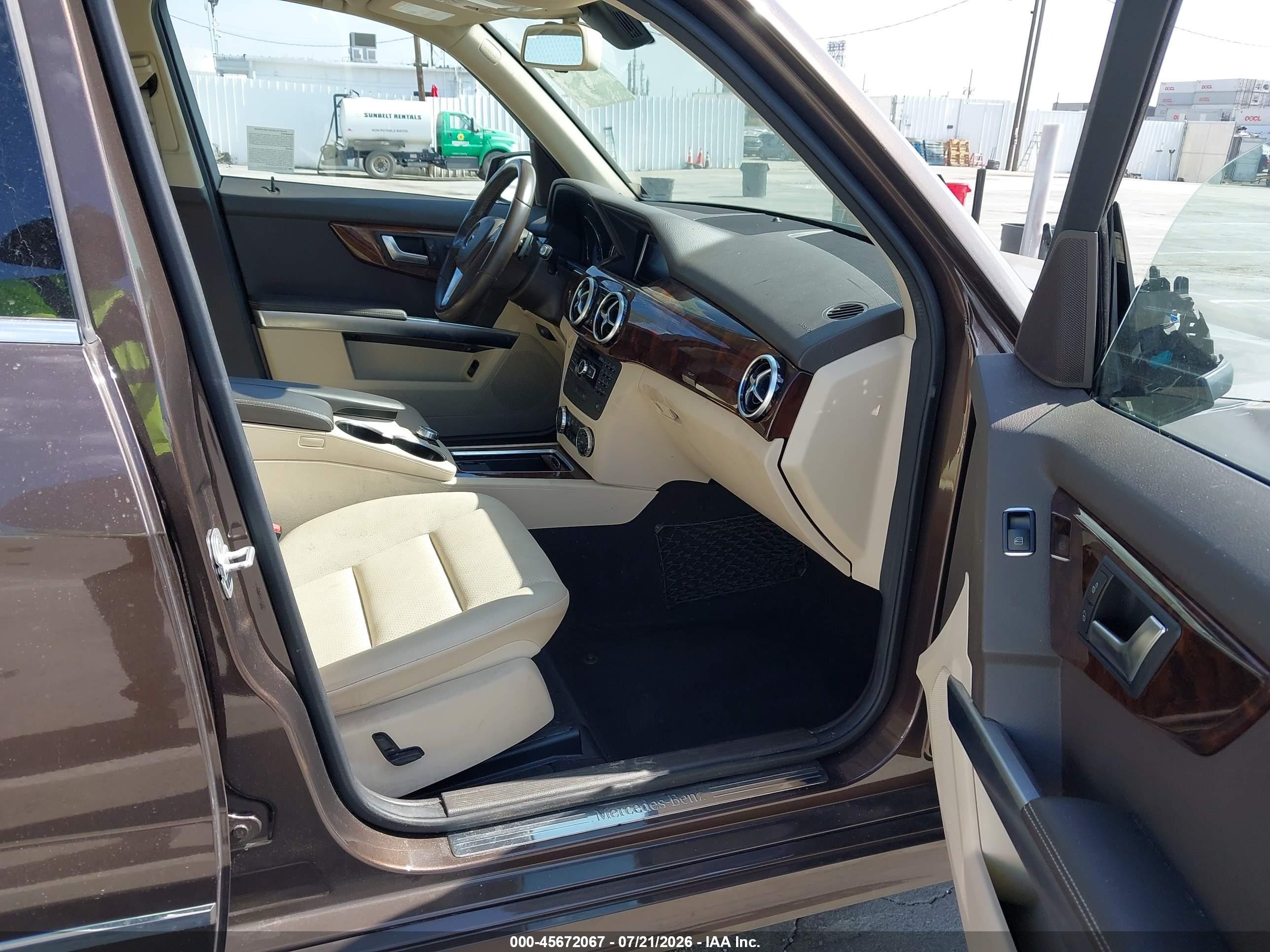 2015 Mercedes-benz Glk 350   Brown vin: WDCGG5HB6FG400667