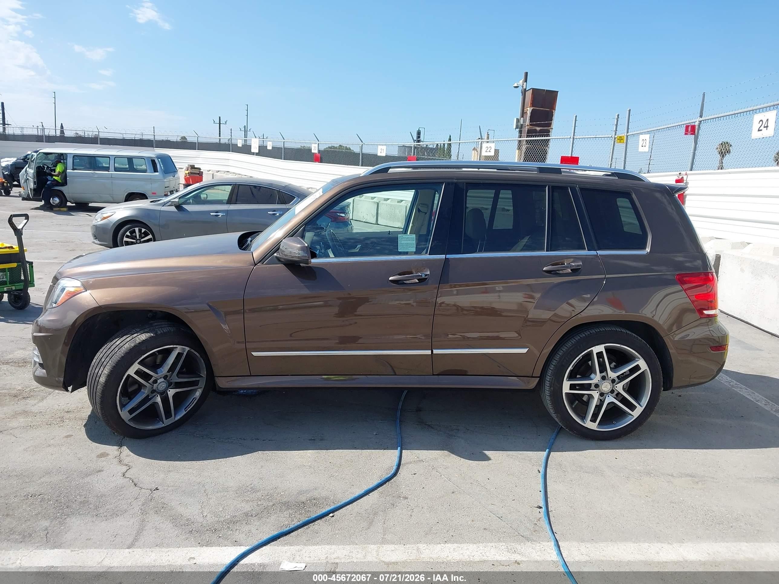 2015 Mercedes-benz Glk 350   Brown vin: WDCGG5HB6FG400667