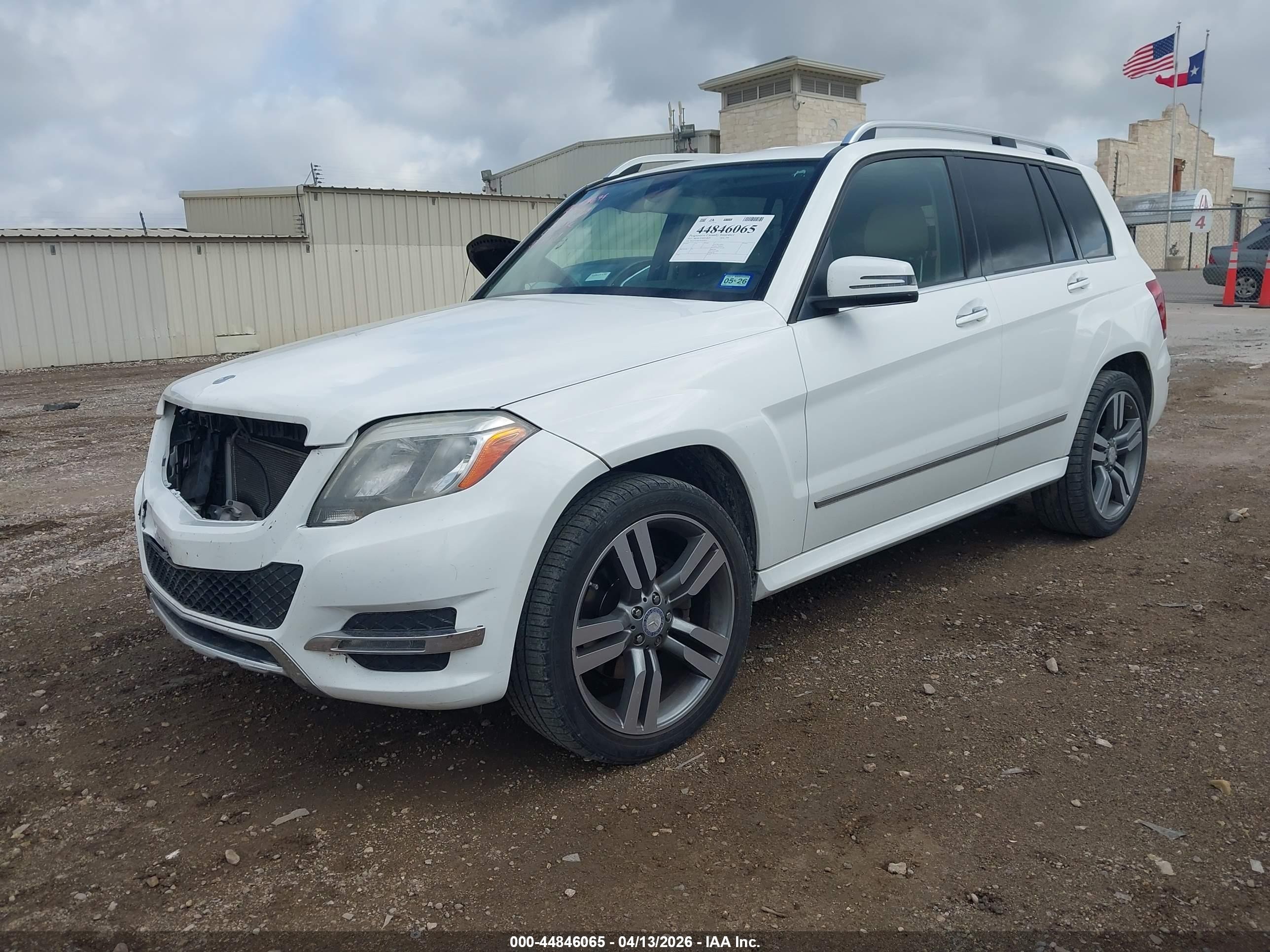 2013 Mercedes-benz Glk 350   White vin: WDCGG5HB7DG072821