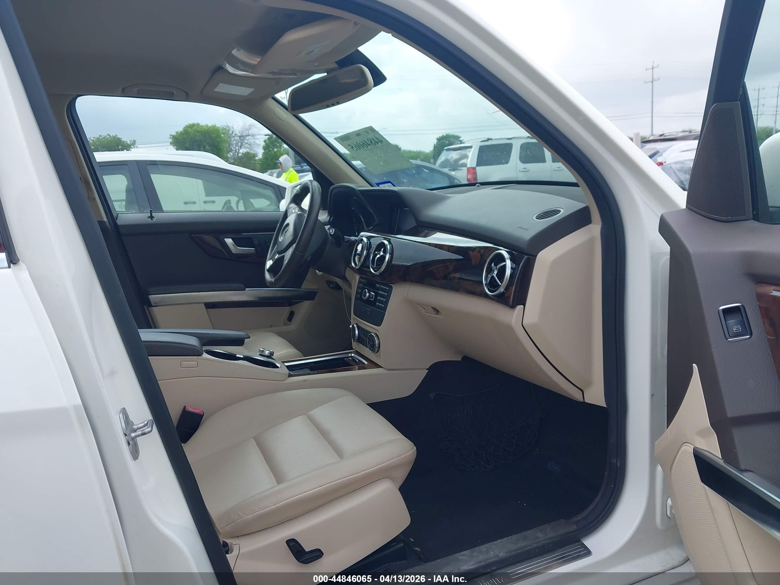 2013 Mercedes-benz Glk 350   White vin: WDCGG5HB7DG072821