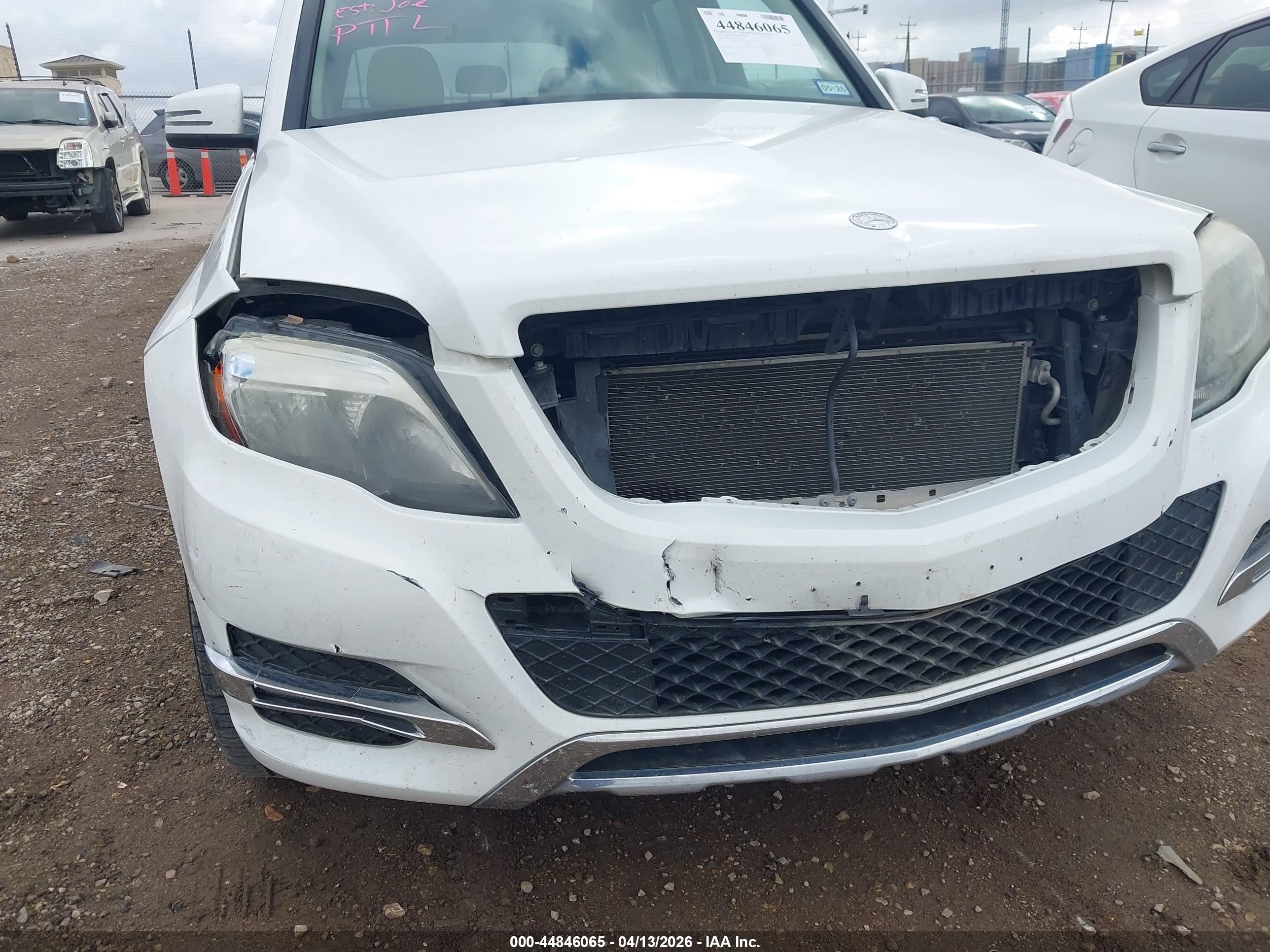 2013 Mercedes-benz Glk 350   White vin: WDCGG5HB7DG072821