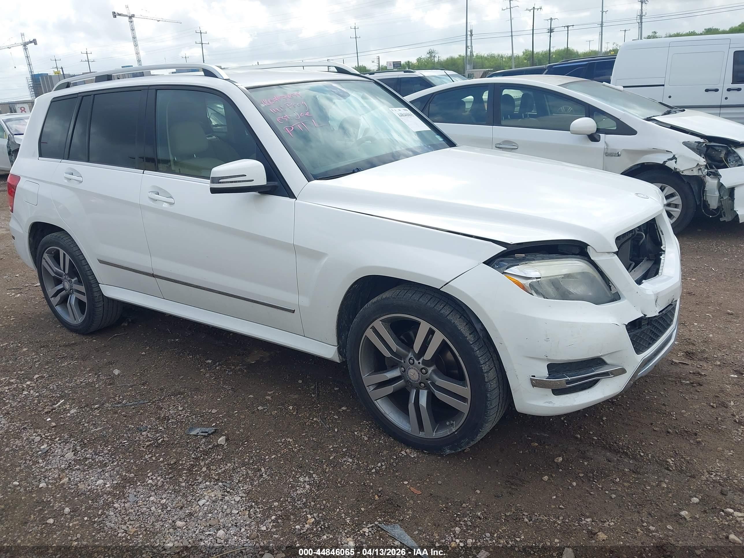 2013 Mercedes-benz Glk 350   White vin: WDCGG5HB7DG072821