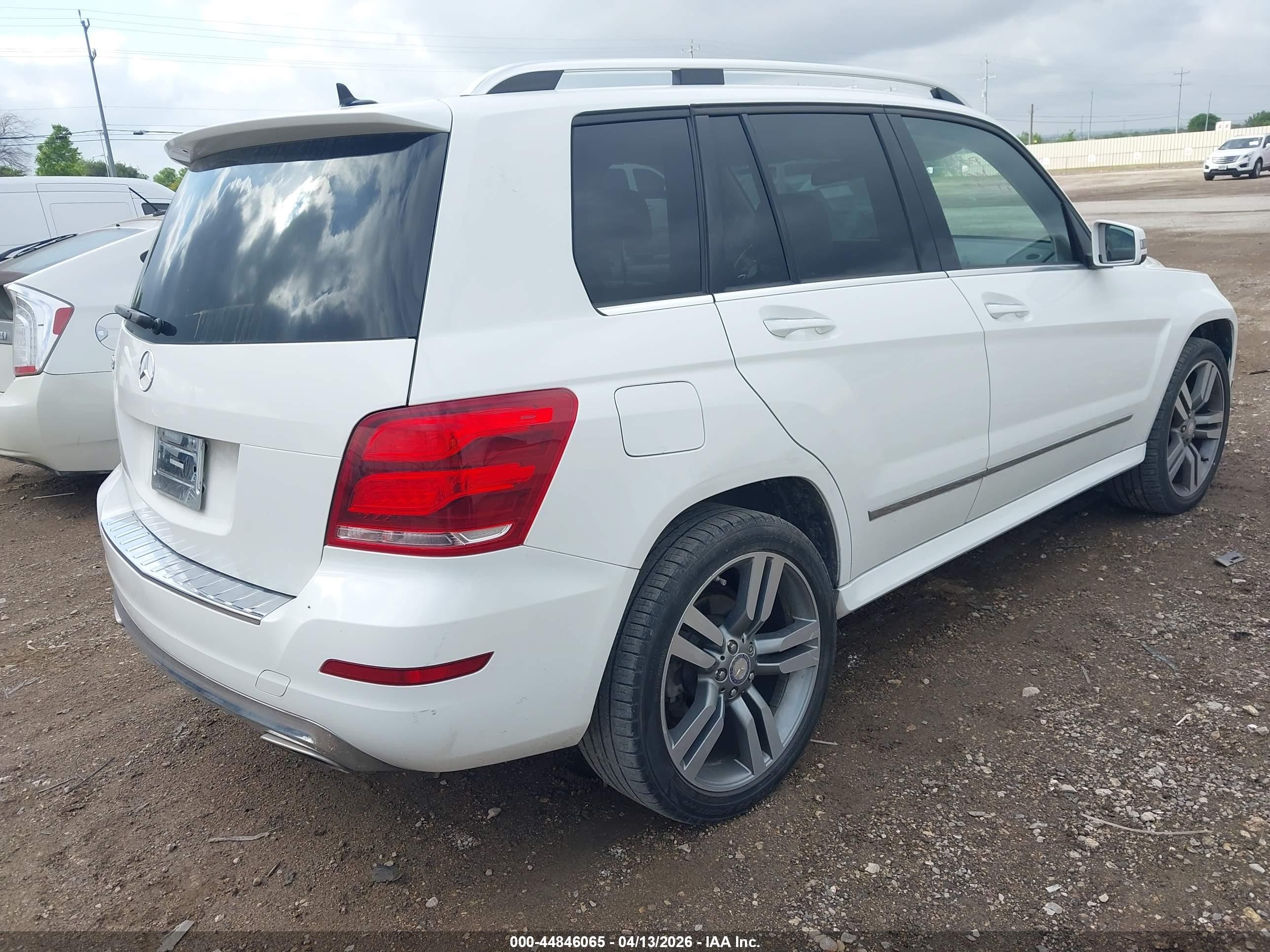 2013 Mercedes-benz Glk 350   White vin: WDCGG5HB7DG072821