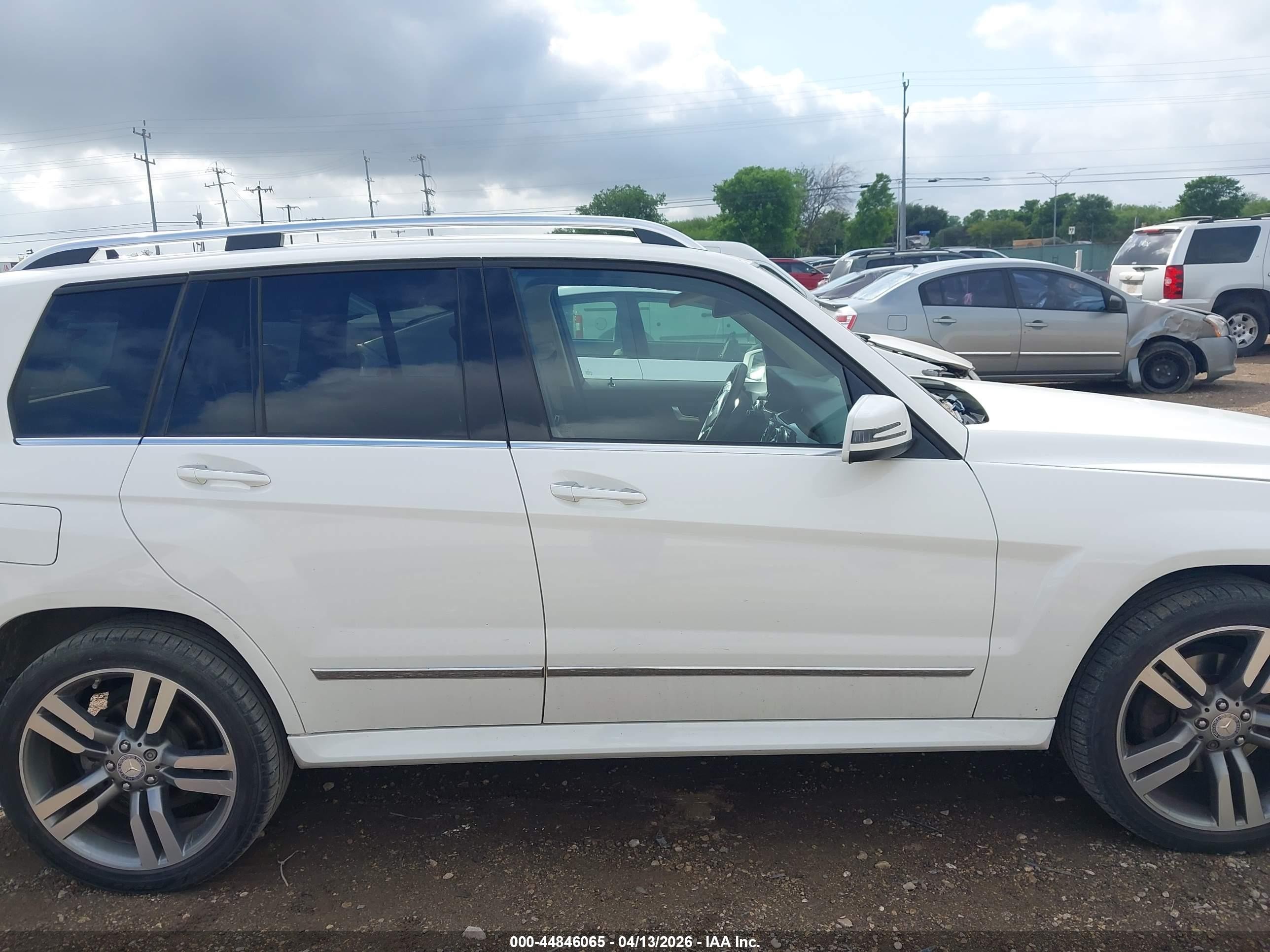 2013 Mercedes-benz Glk 350   White vin: WDCGG5HB7DG072821