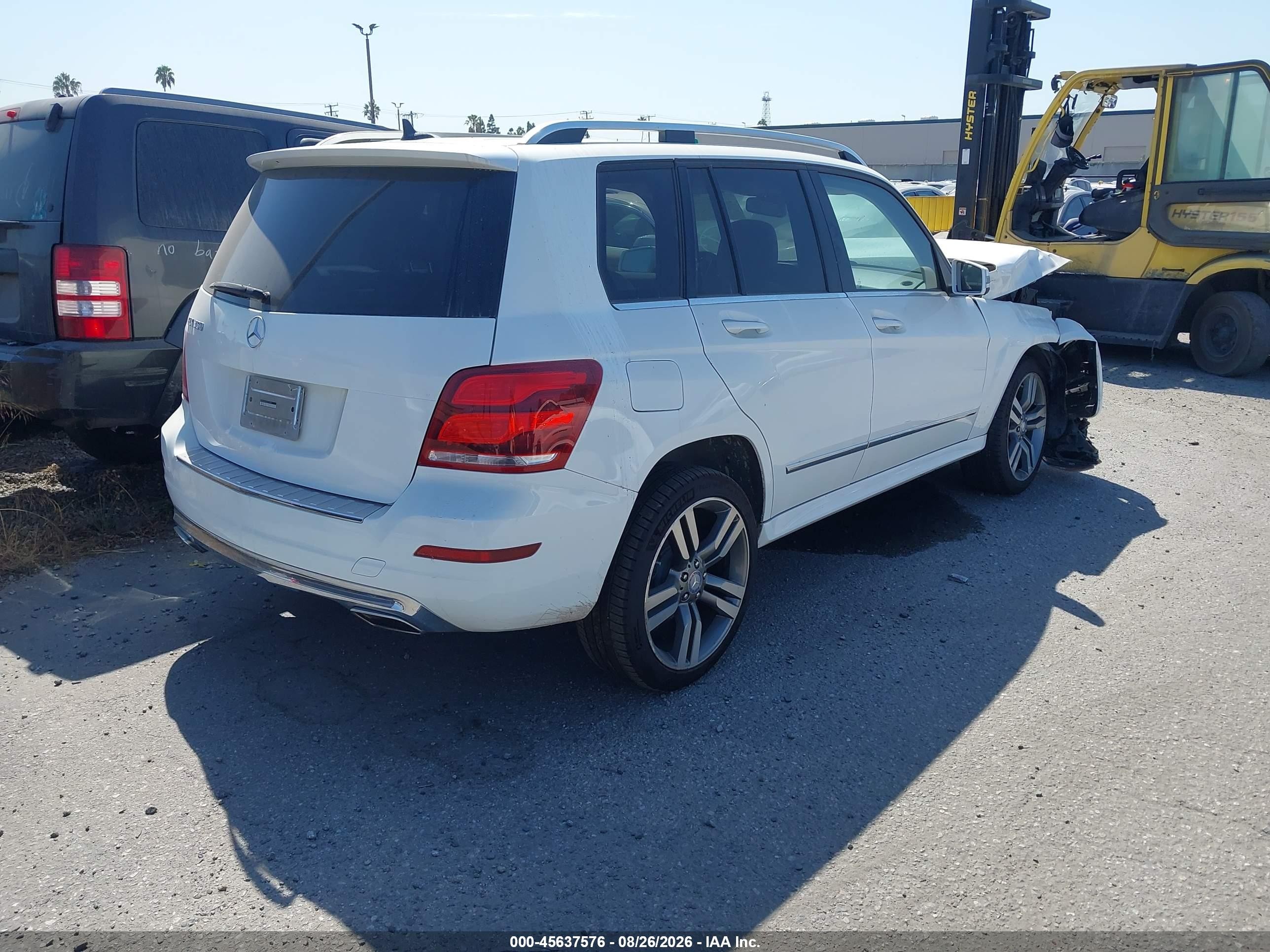 2013 Mercedes-benz Glk 350   Белый vin: WDCGG5HB7DG077470
