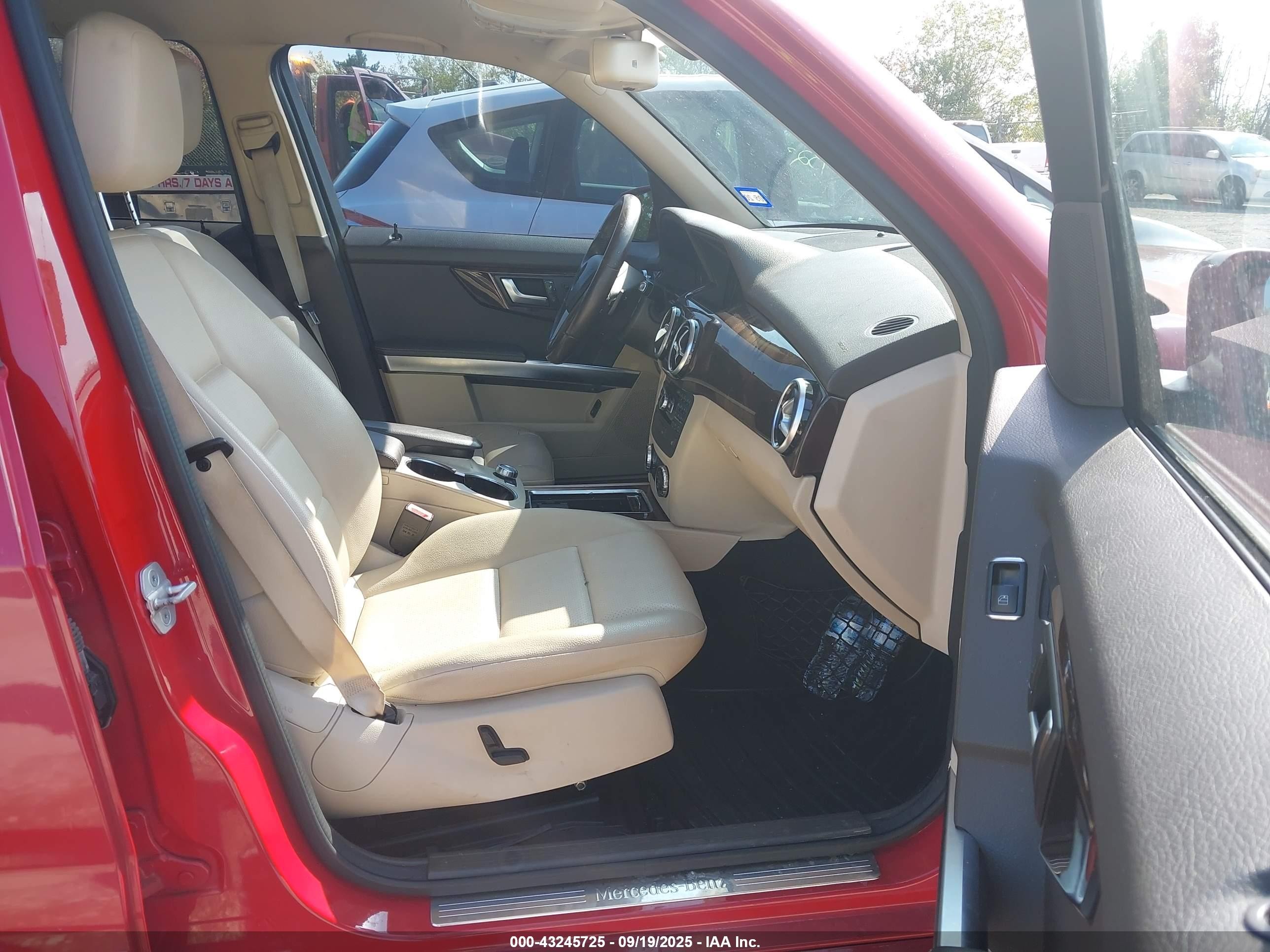 2013 Mercedes-benz Glk 350   Red vin: WDCGG5HB7DG129101