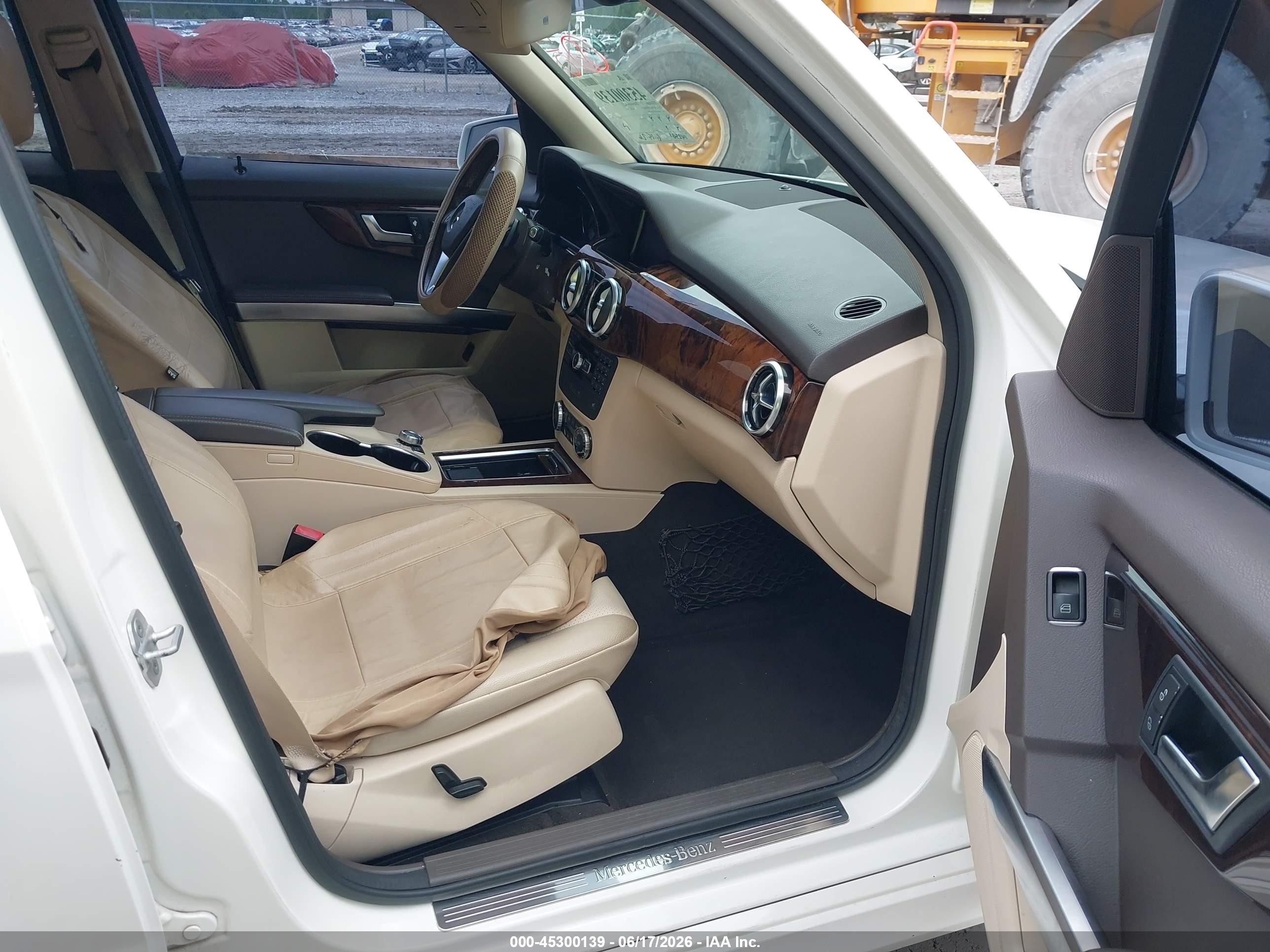 2014 Mercedes-benz Glk 350   White vin: WDCGG5HB7EG179806