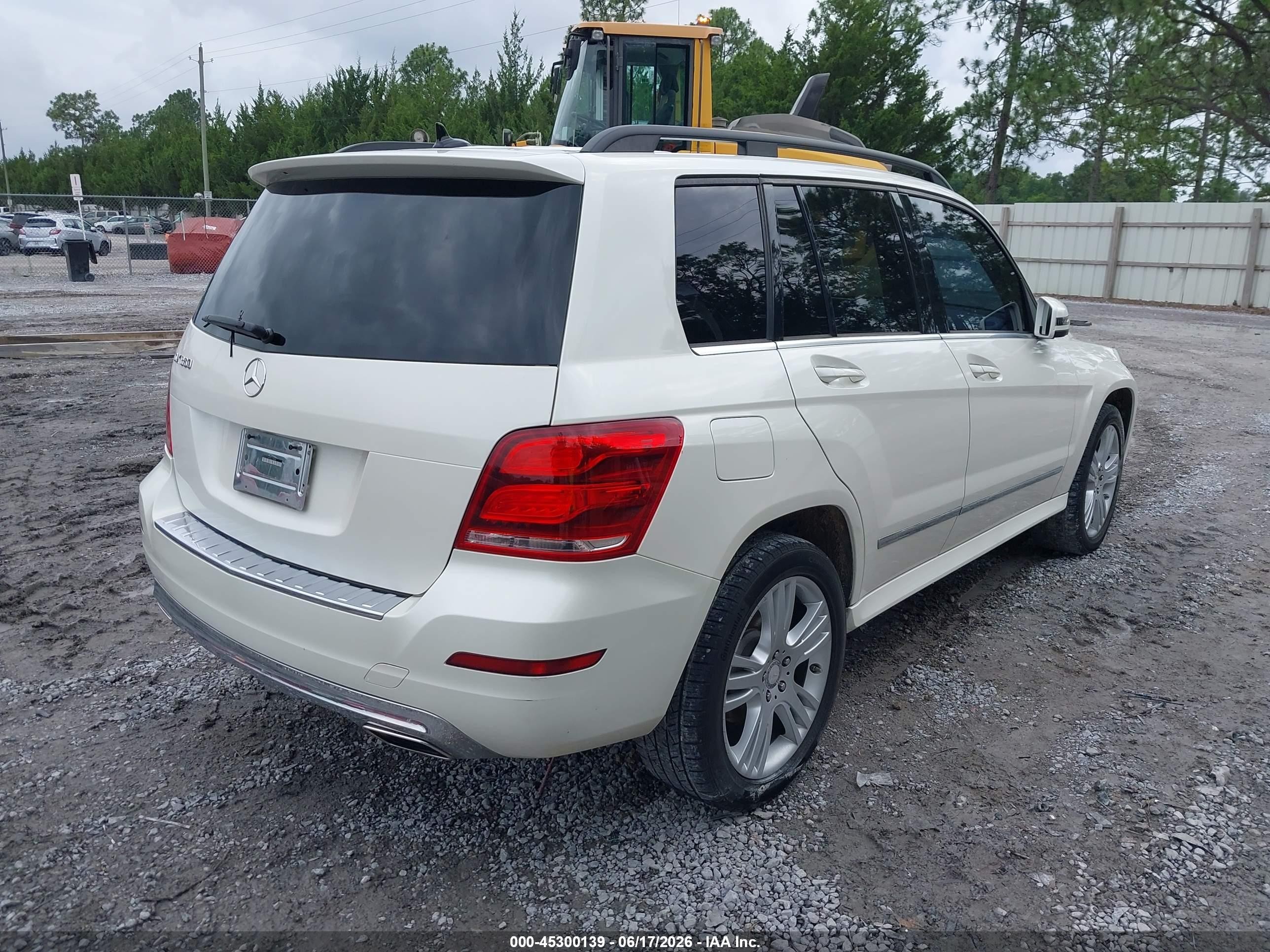 2014 Mercedes-benz Glk 350   White vin: WDCGG5HB7EG179806
