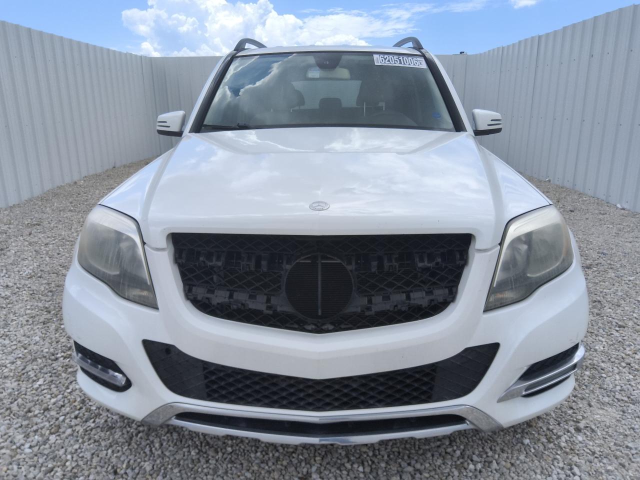 2014 Mercedes-benz Glk 350 White vin: WDCGG5HB7EG316758 Damage: Grille, Broken, Replacement Required