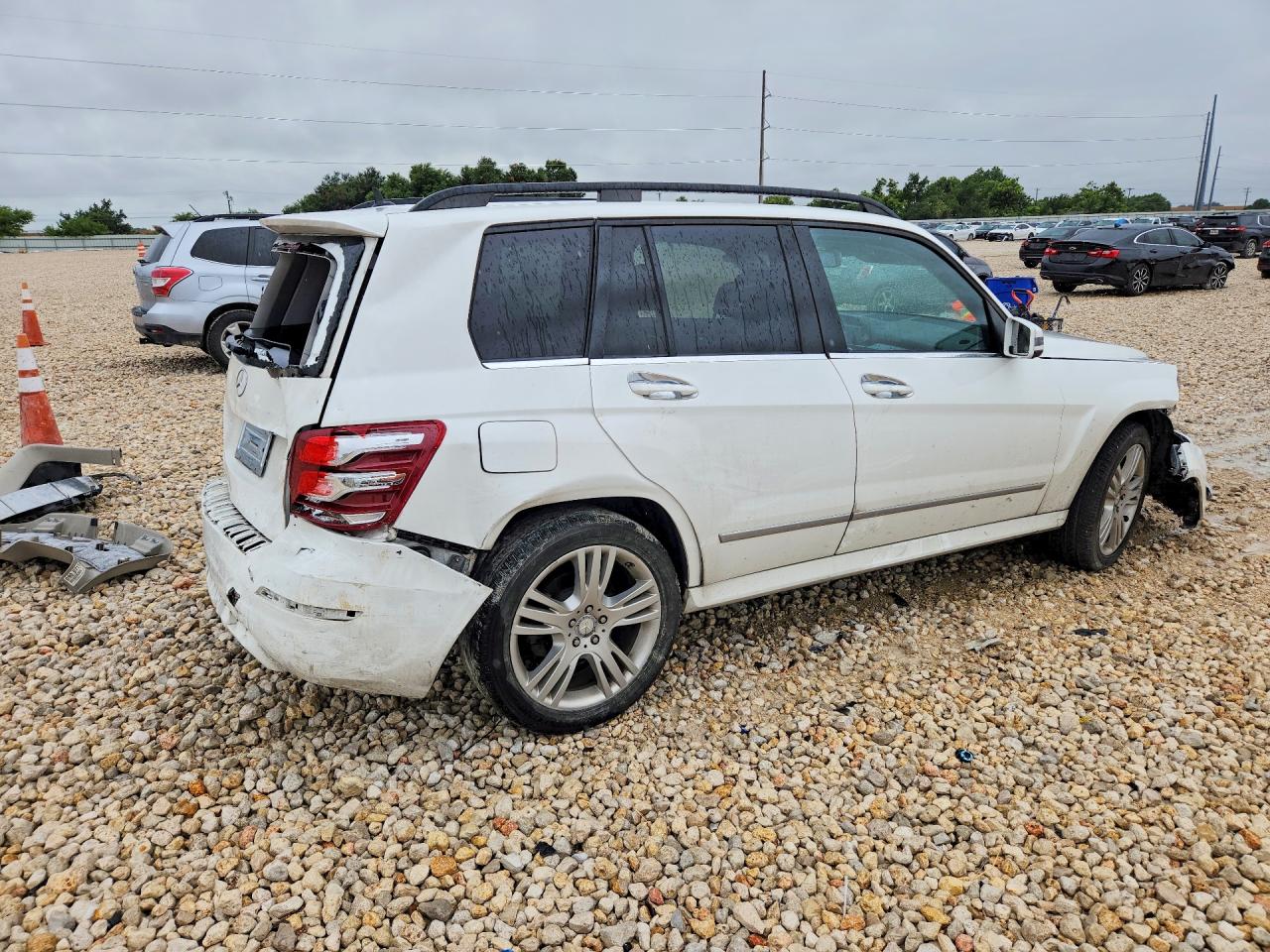 2015 Mercedes-benz Glk White vin: WDCGG5HB7FG426386