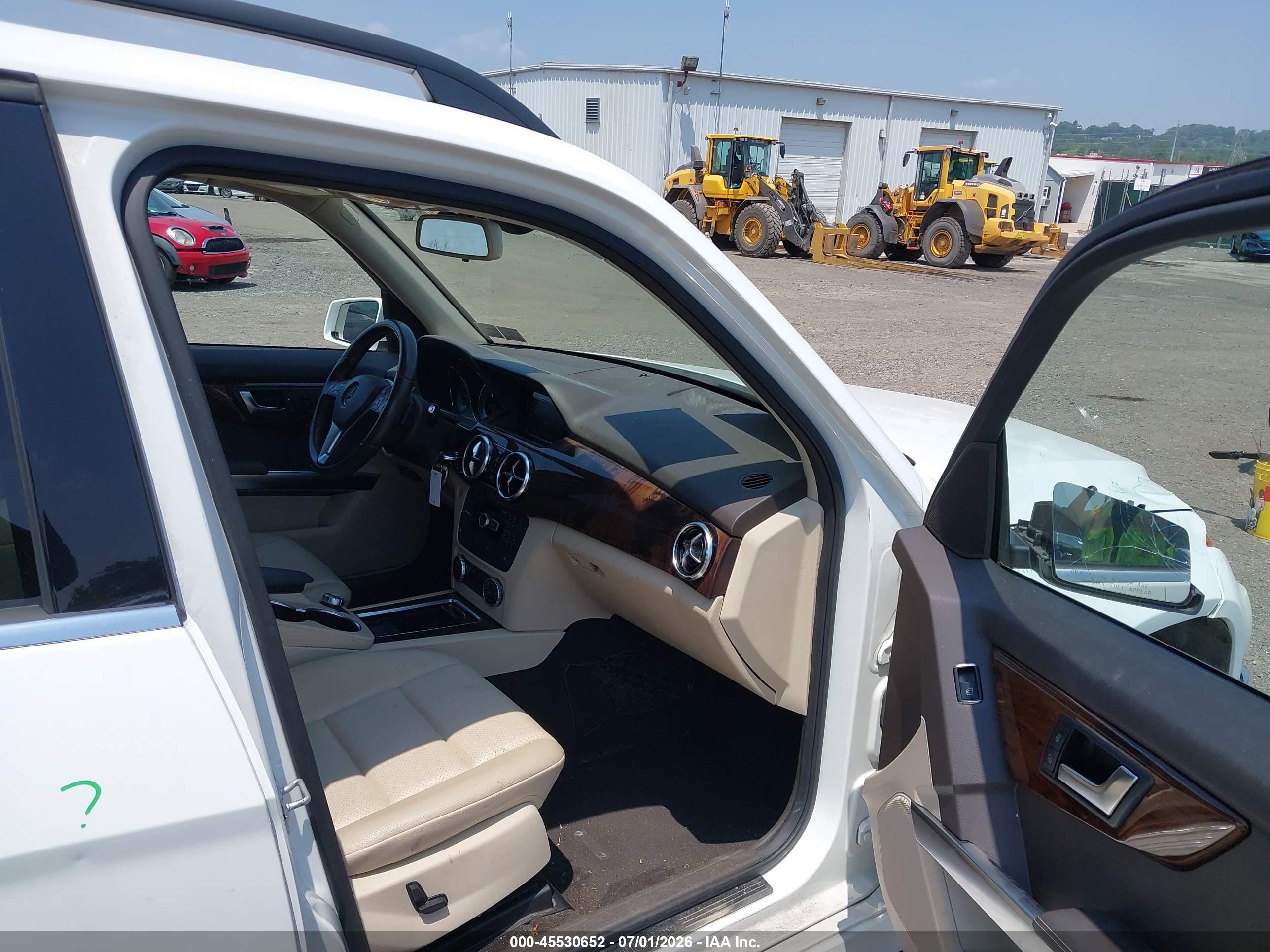 2014 Mercedes-benz Glk 350   White vin: WDCGG5HB8EG286329