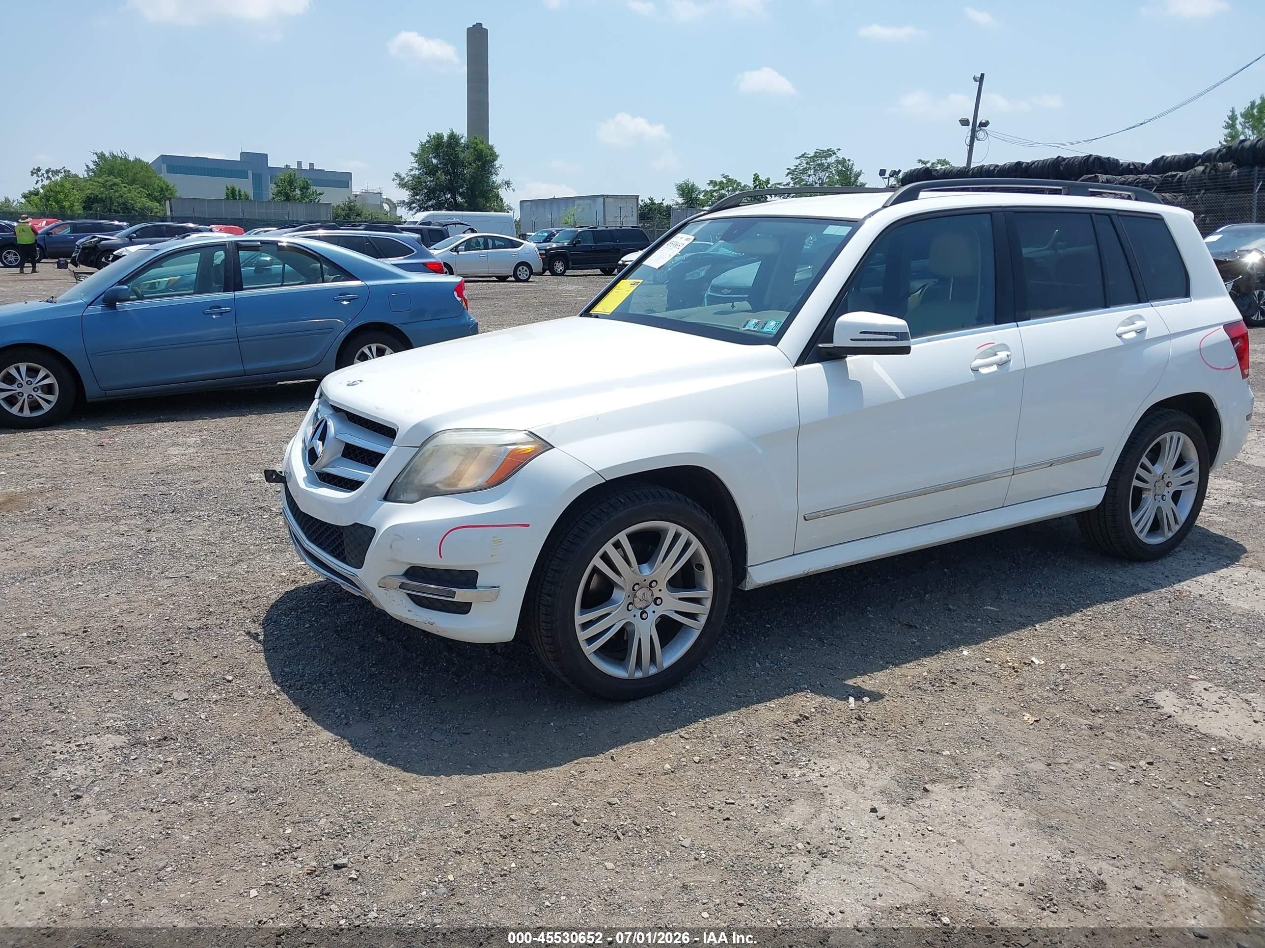 2014 Mercedes-benz Glk 350   White vin: WDCGG5HB8EG286329
