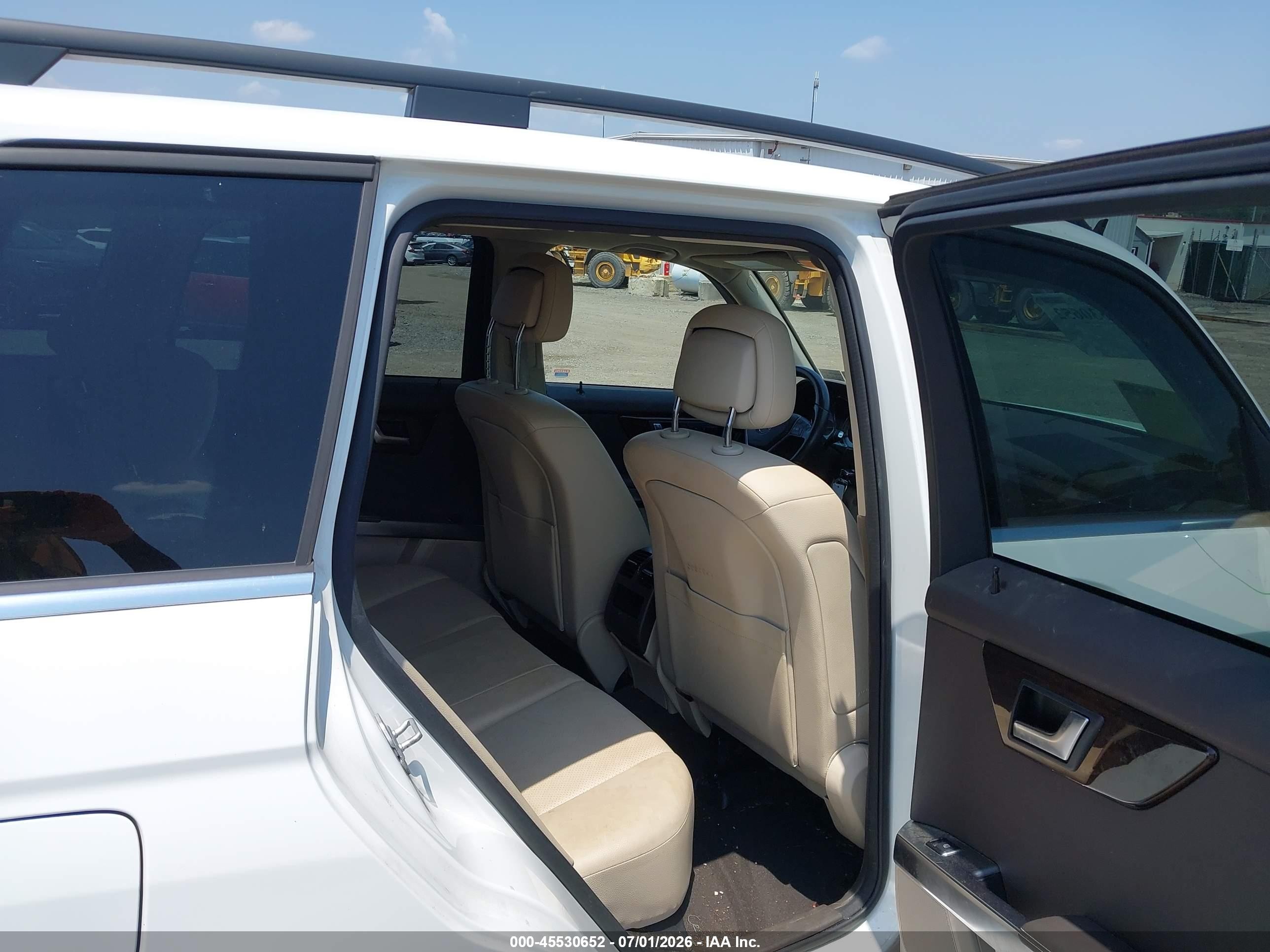 2014 Mercedes-benz Glk 350   White vin: WDCGG5HB8EG286329