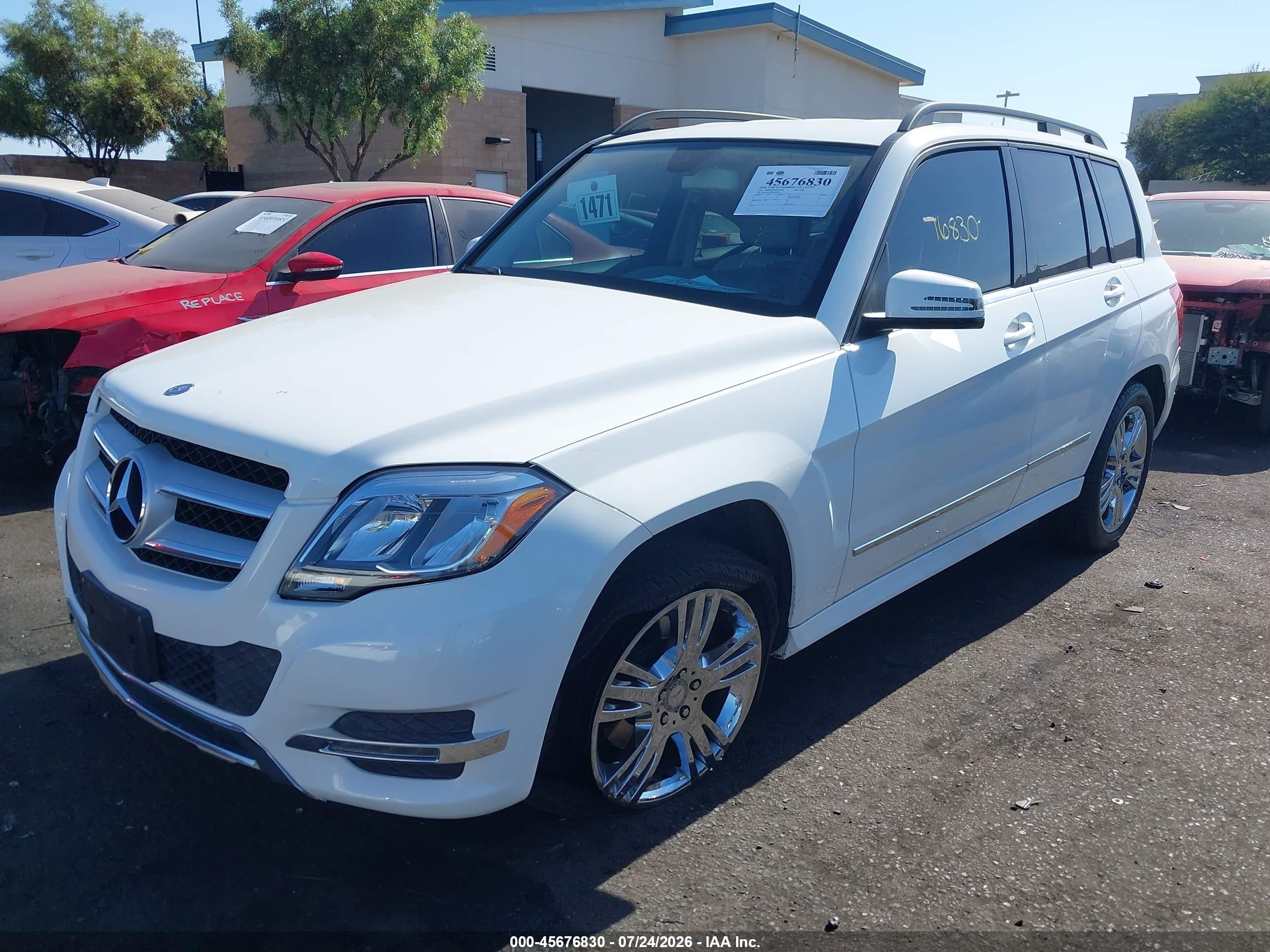 2015 Mercedes-benz Glk 350   White vin: WDCGG5HB8FG402971