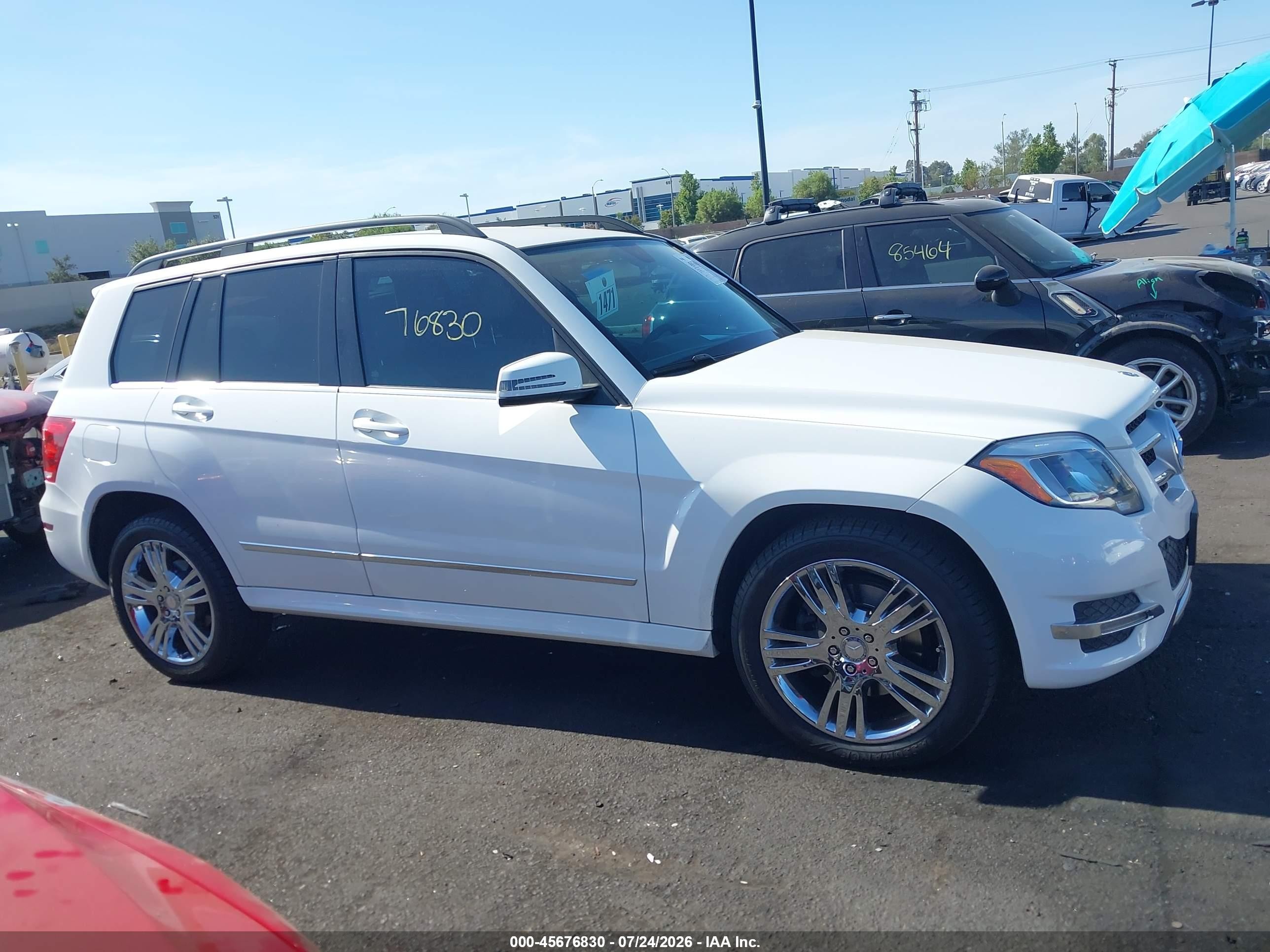 2015 Mercedes-benz Glk 350   White vin: WDCGG5HB8FG402971