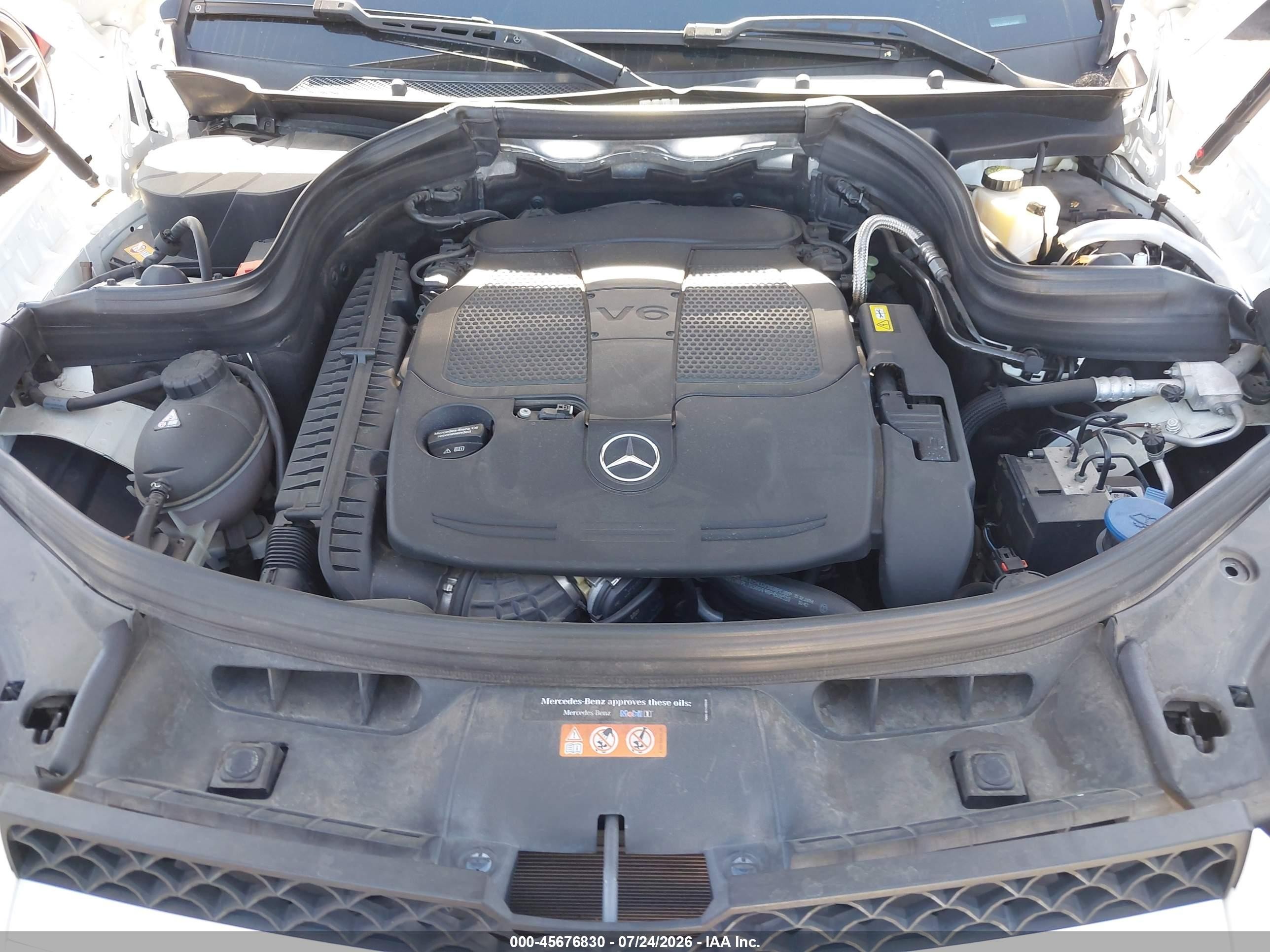 2015 Mercedes-benz Glk 350   White vin: WDCGG5HB8FG402971