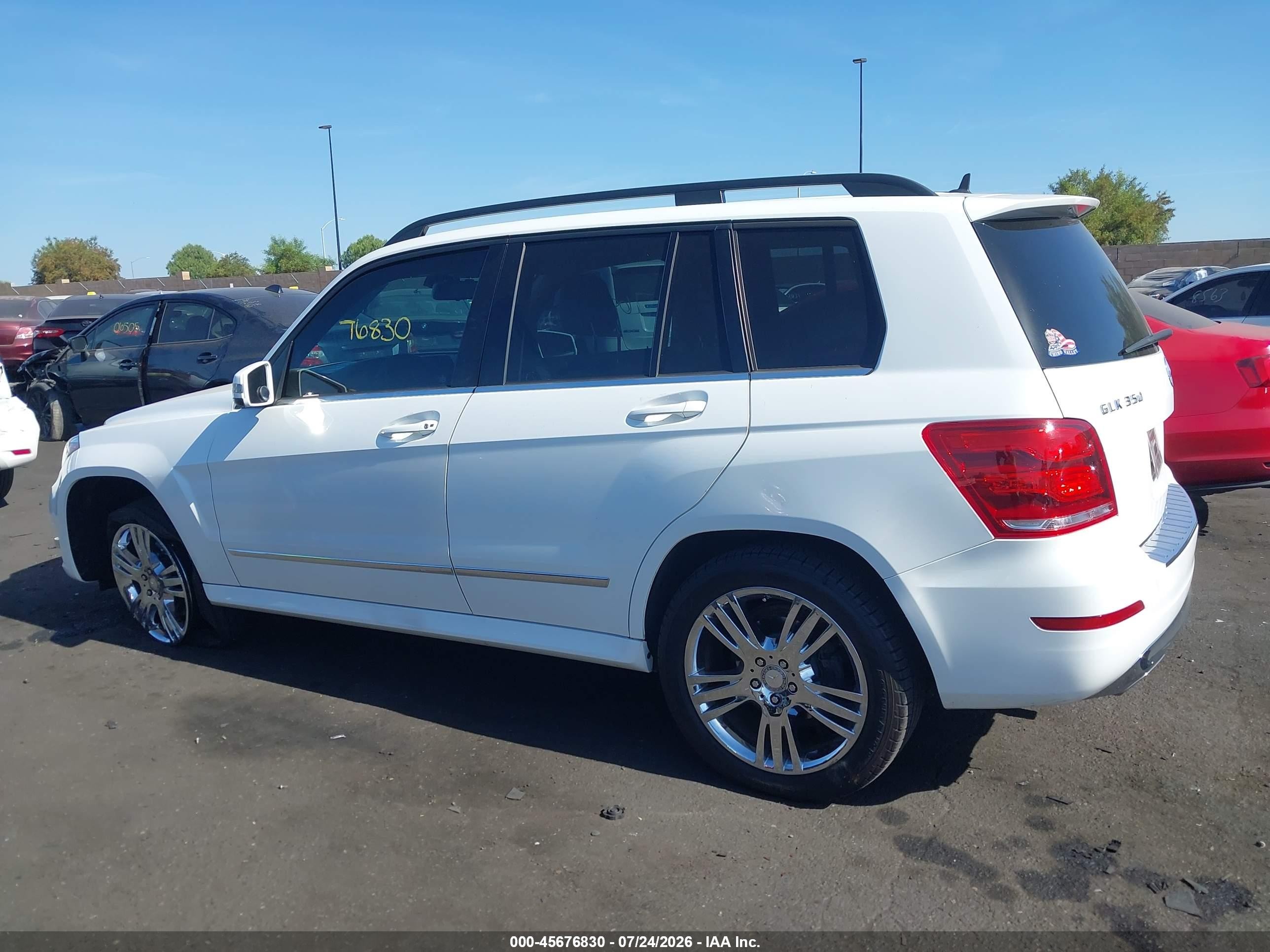 2015 Mercedes-benz Glk 350   White vin: WDCGG5HB8FG402971