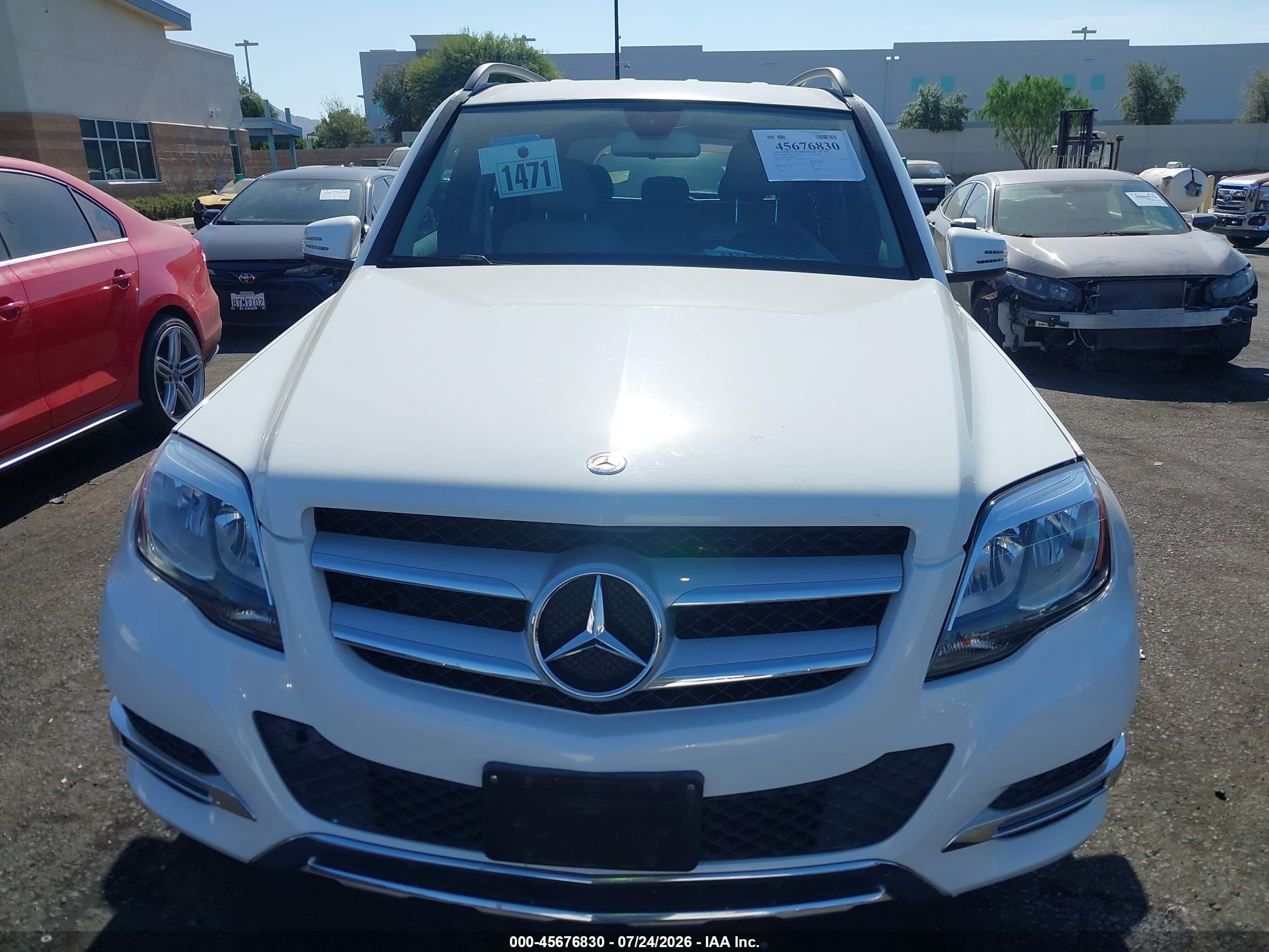 2015 Mercedes-benz Glk 350   White vin: WDCGG5HB8FG402971