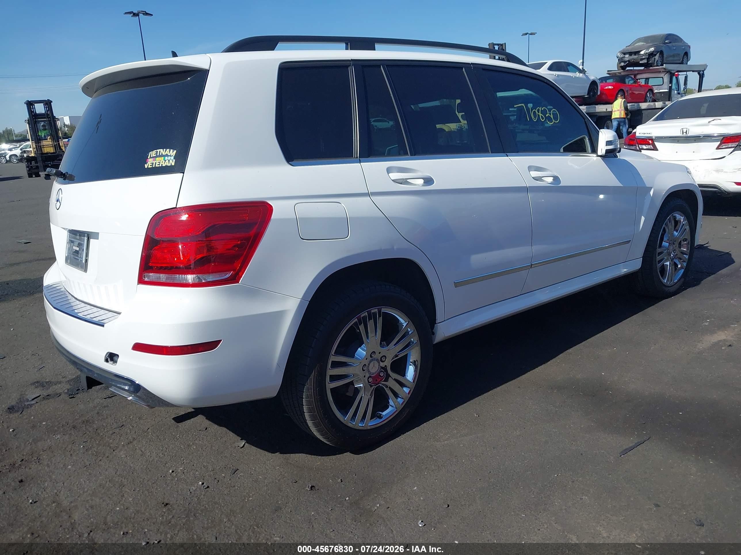 2015 Mercedes-benz Glk 350   White vin: WDCGG5HB8FG402971