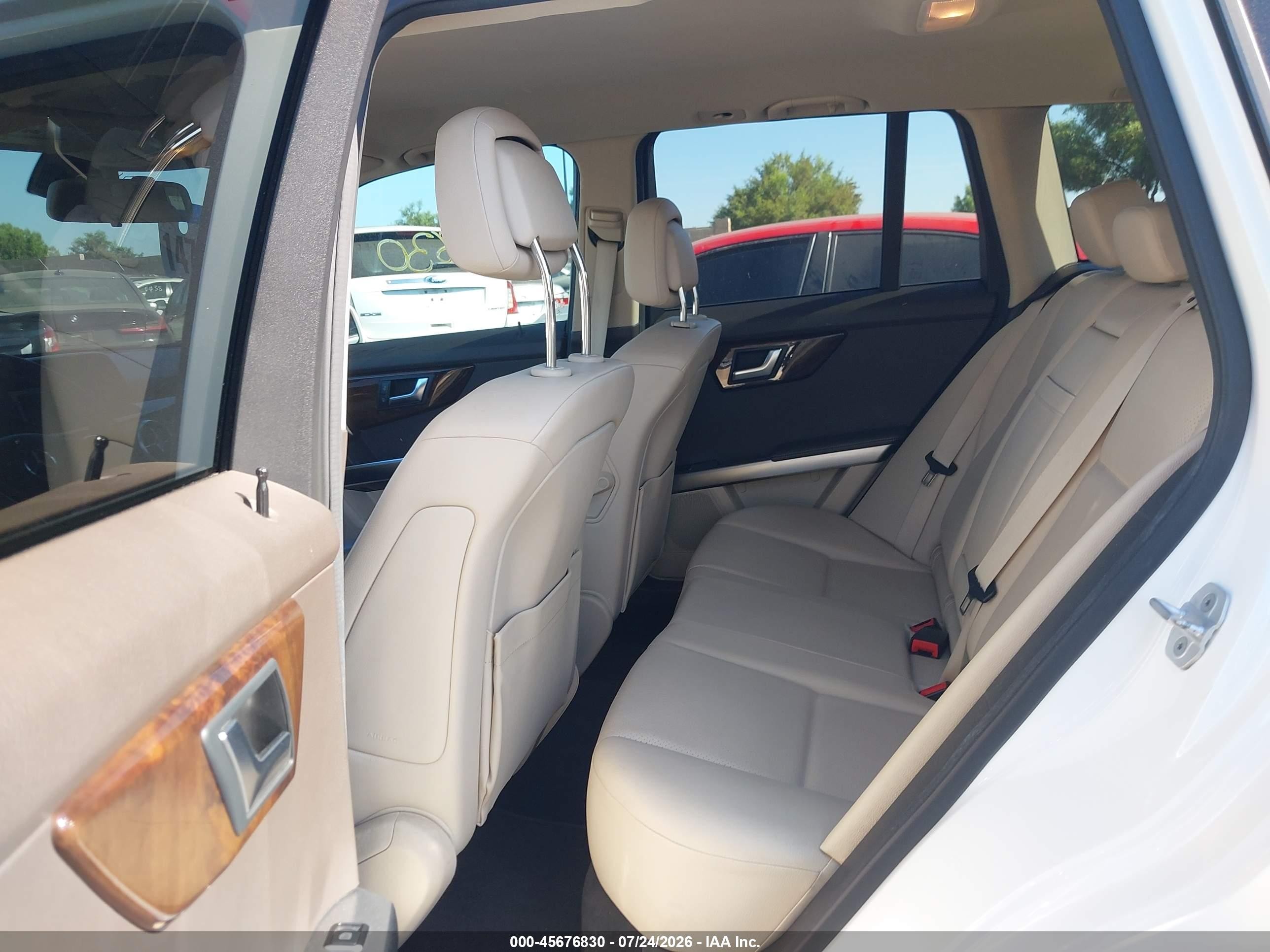 2015 Mercedes-benz Glk 350   White vin: WDCGG5HB8FG402971