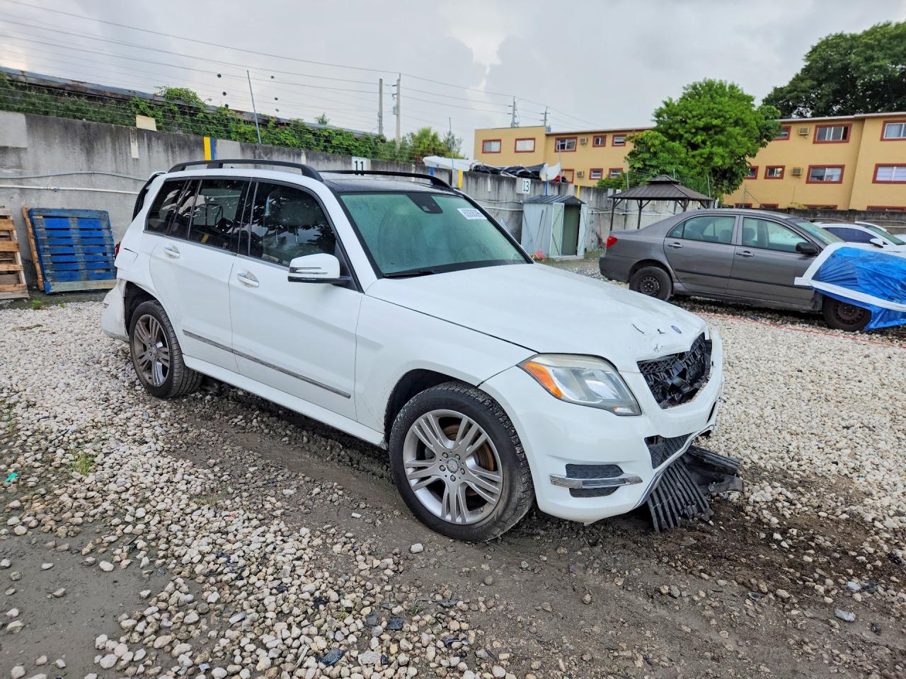 2015 Mercedes-benz Glk 350 White vin: WDCGG5HB8FG439339