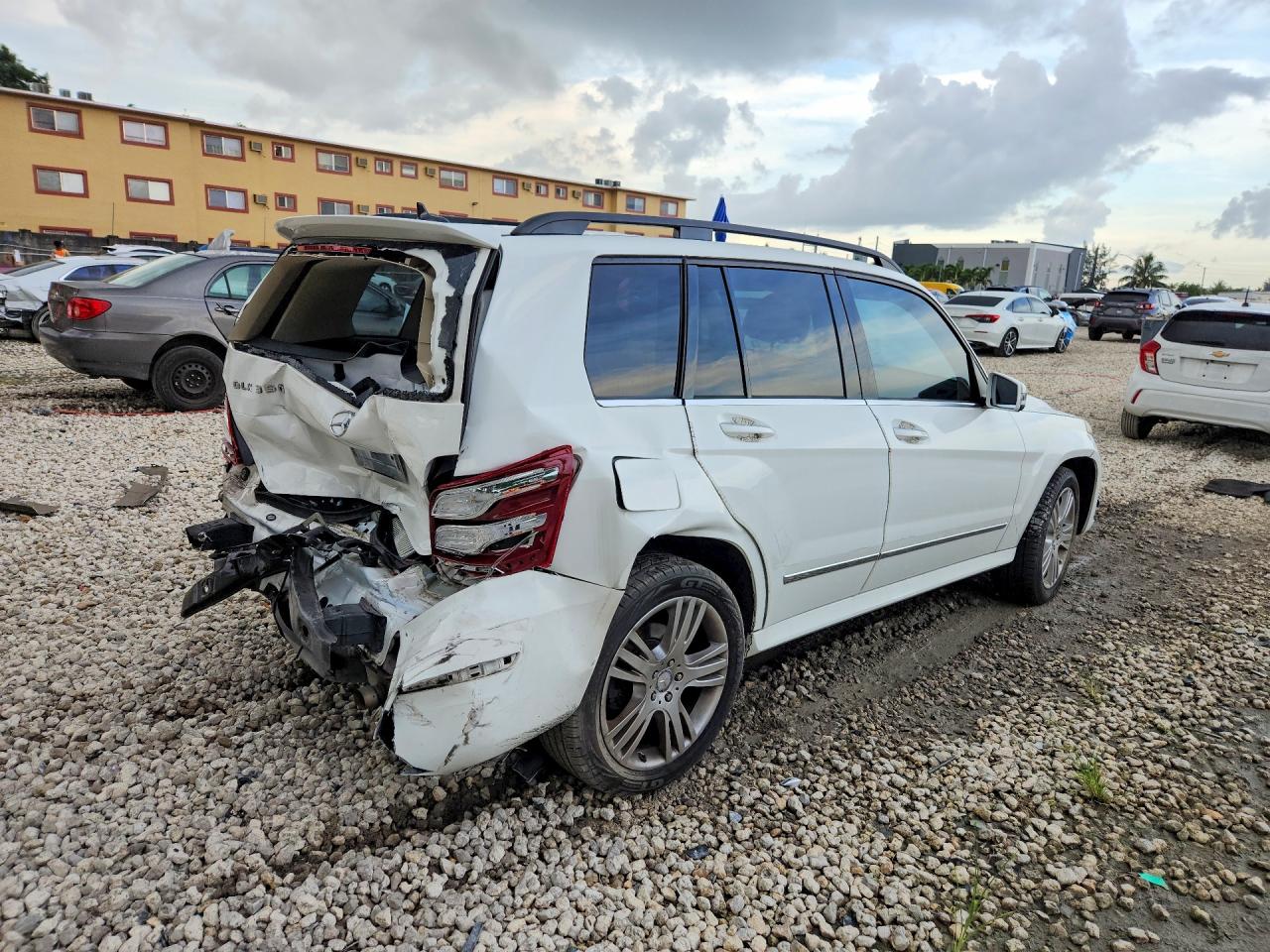 2015 Mercedes-benz Glk 350 White vin: WDCGG5HB8FG439339