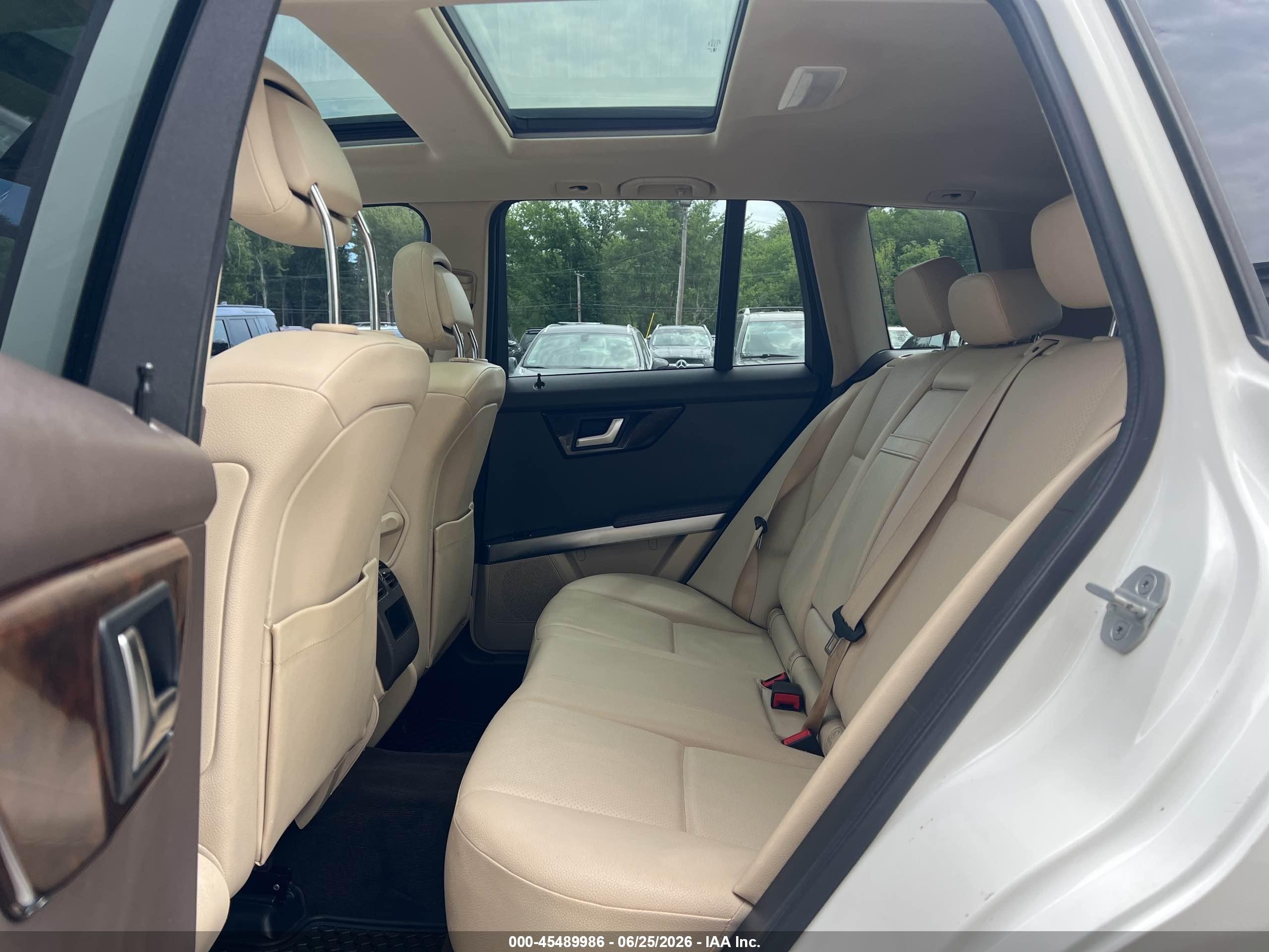 2013 Mercedes-benz Glk 350   White vin: WDCGG5HB9DG018677