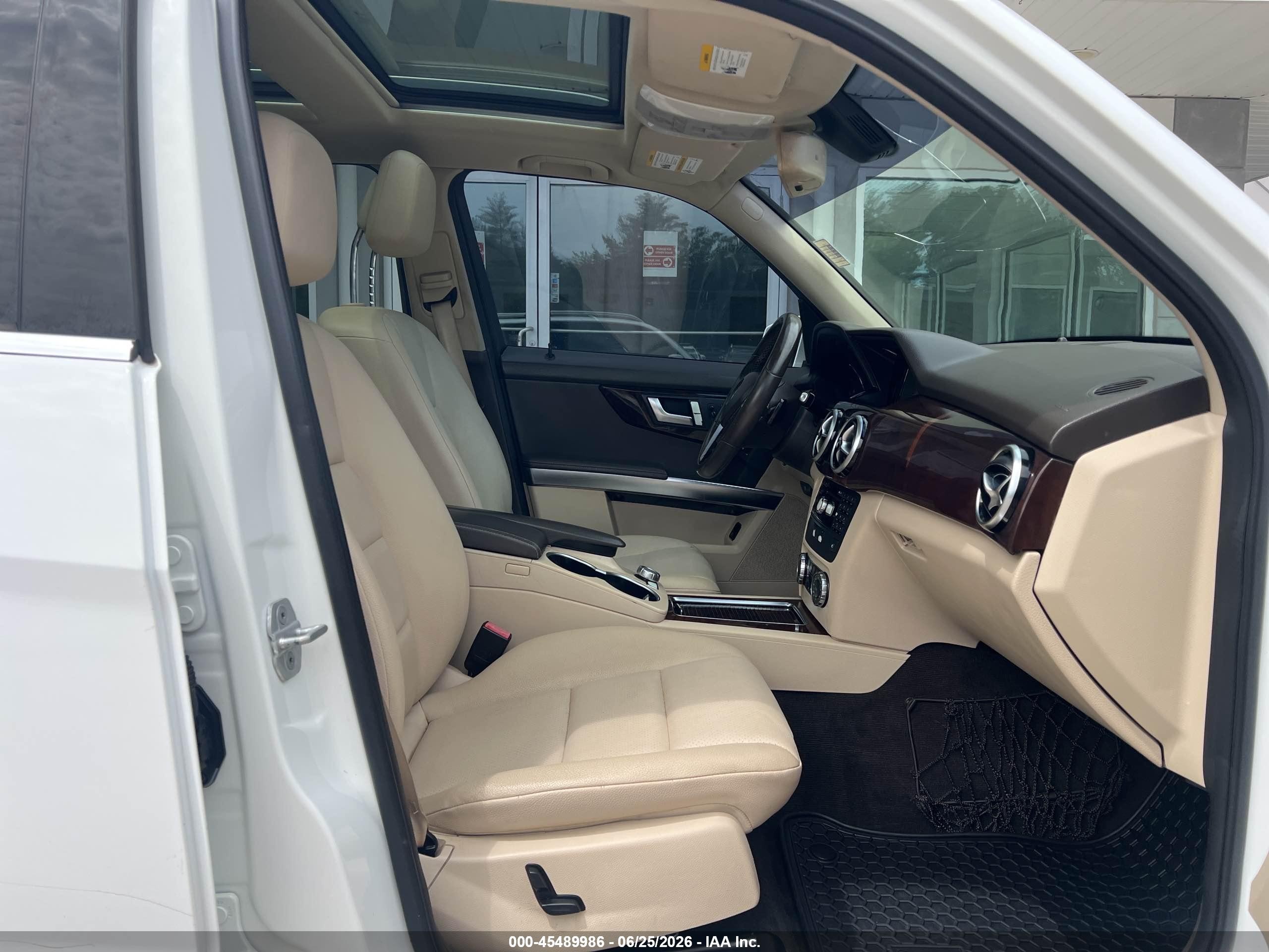 2013 Mercedes-benz Glk 350   White vin: WDCGG5HB9DG018677